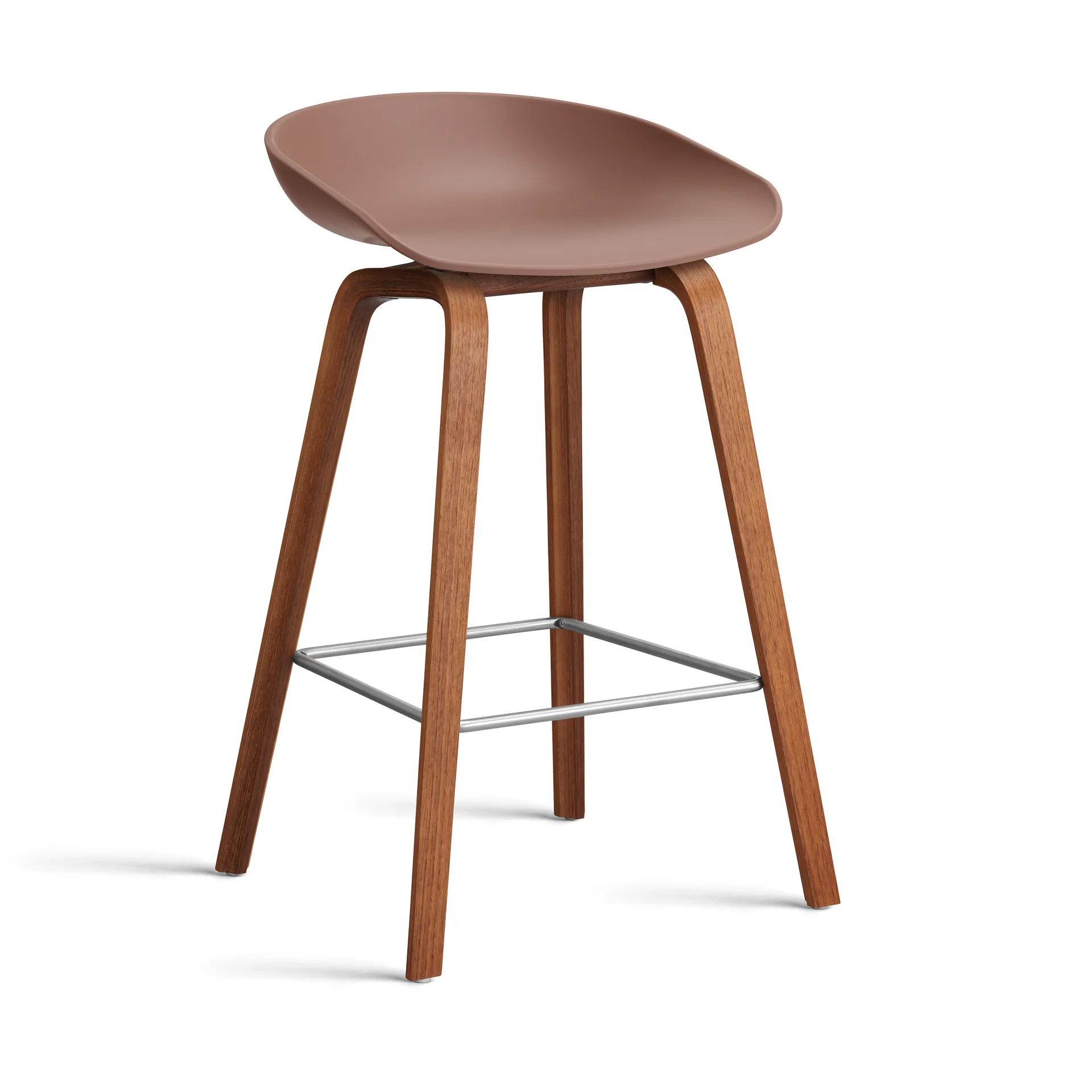 Taburete bajo About a Stool 32 con base de nogal 2.0, Ladrillo suave-soporte de acero inoxidable HAY
