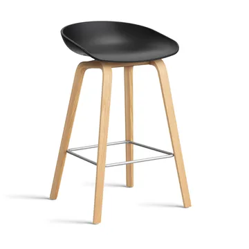 Taburete bajo About a Stool 32 con base de roble lacado 2.0 - Soporte de acero inoxidable negro - HAY