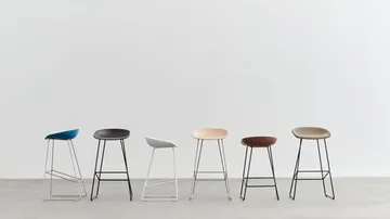 Taburete bajo About a Stool 38, 2.0 - Blanco-estructura de acero negro - HAY