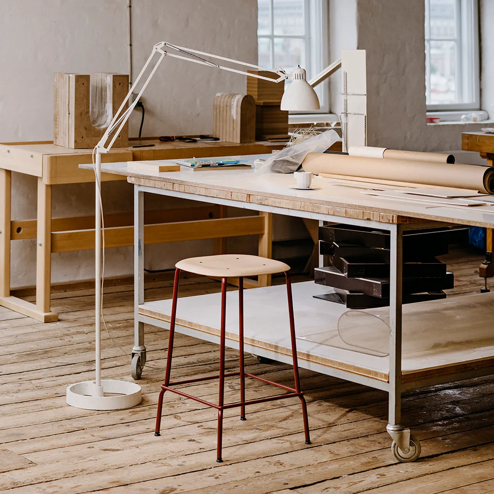 Taburete bajo Soft Edge 30, fall red, fall red estructura de acero HAY