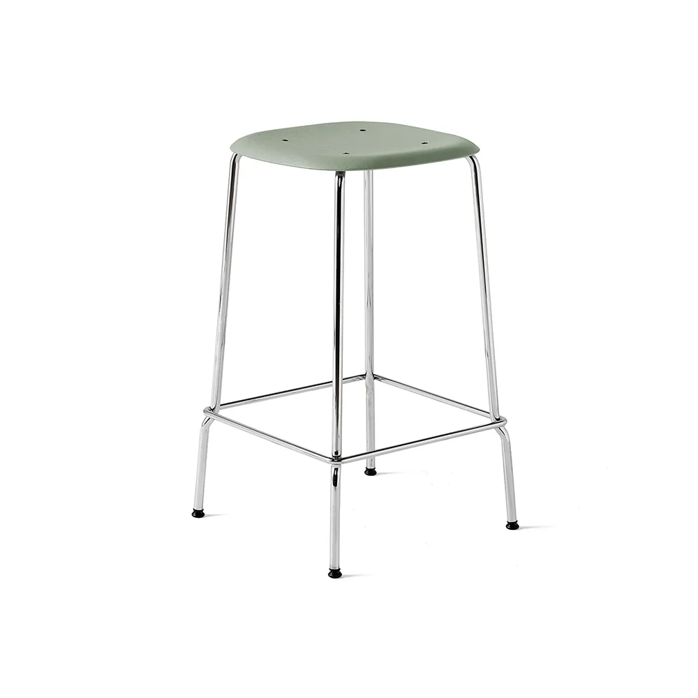 Taburete bajo Soft Edge 30, verde empolvado, estructura cromada HAY