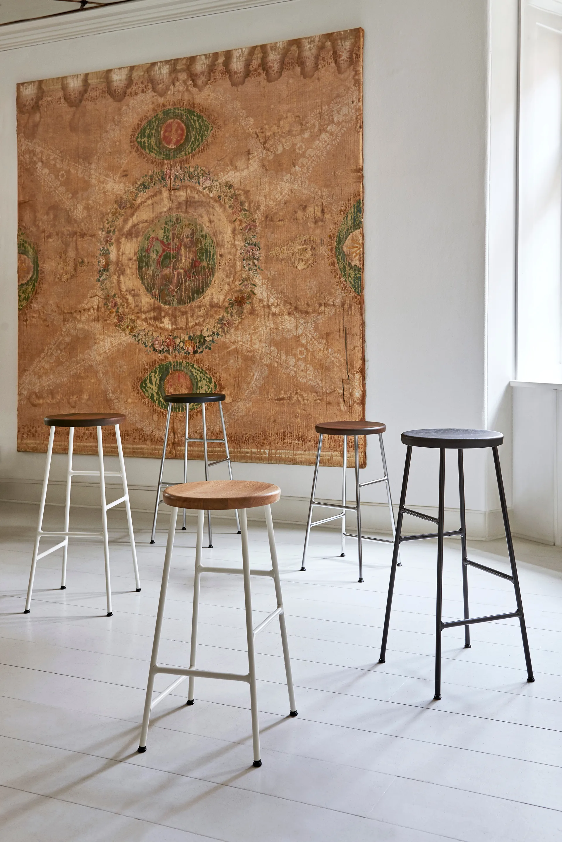 Taburete de bar redondo Cornet 75 cm, Soft black oak-soft black HAY