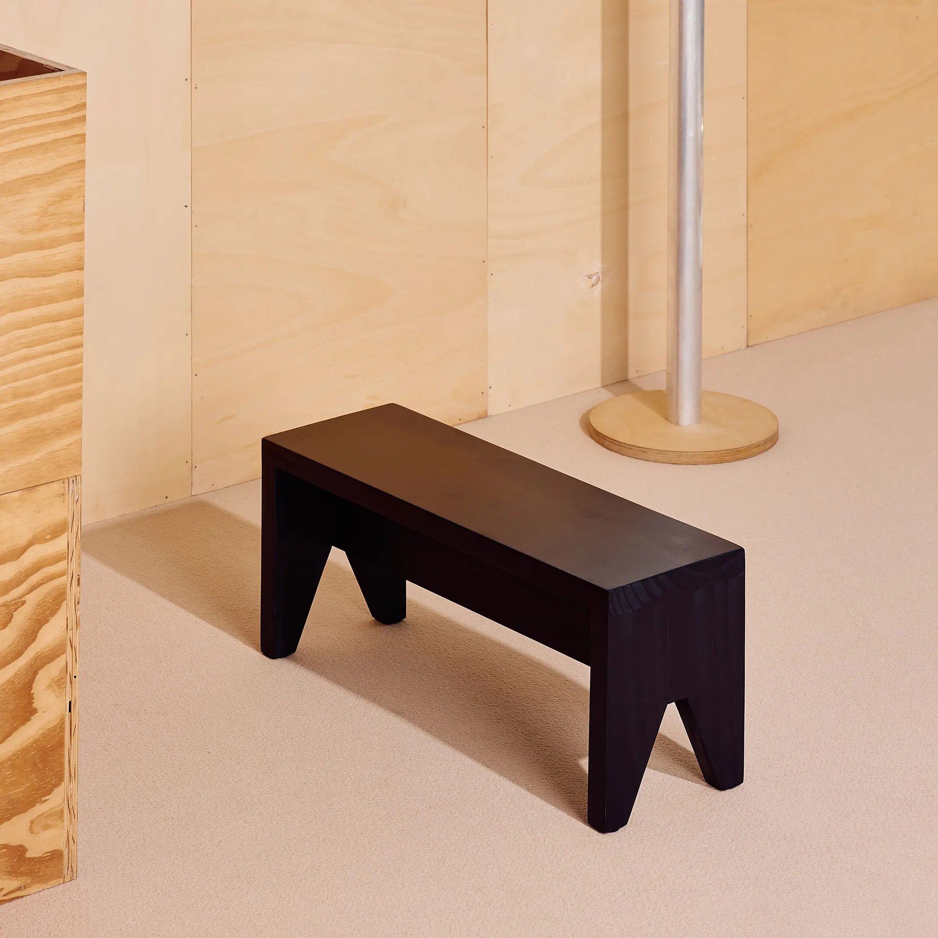 Taburete Manolito Long, Black, 60 cm HAY