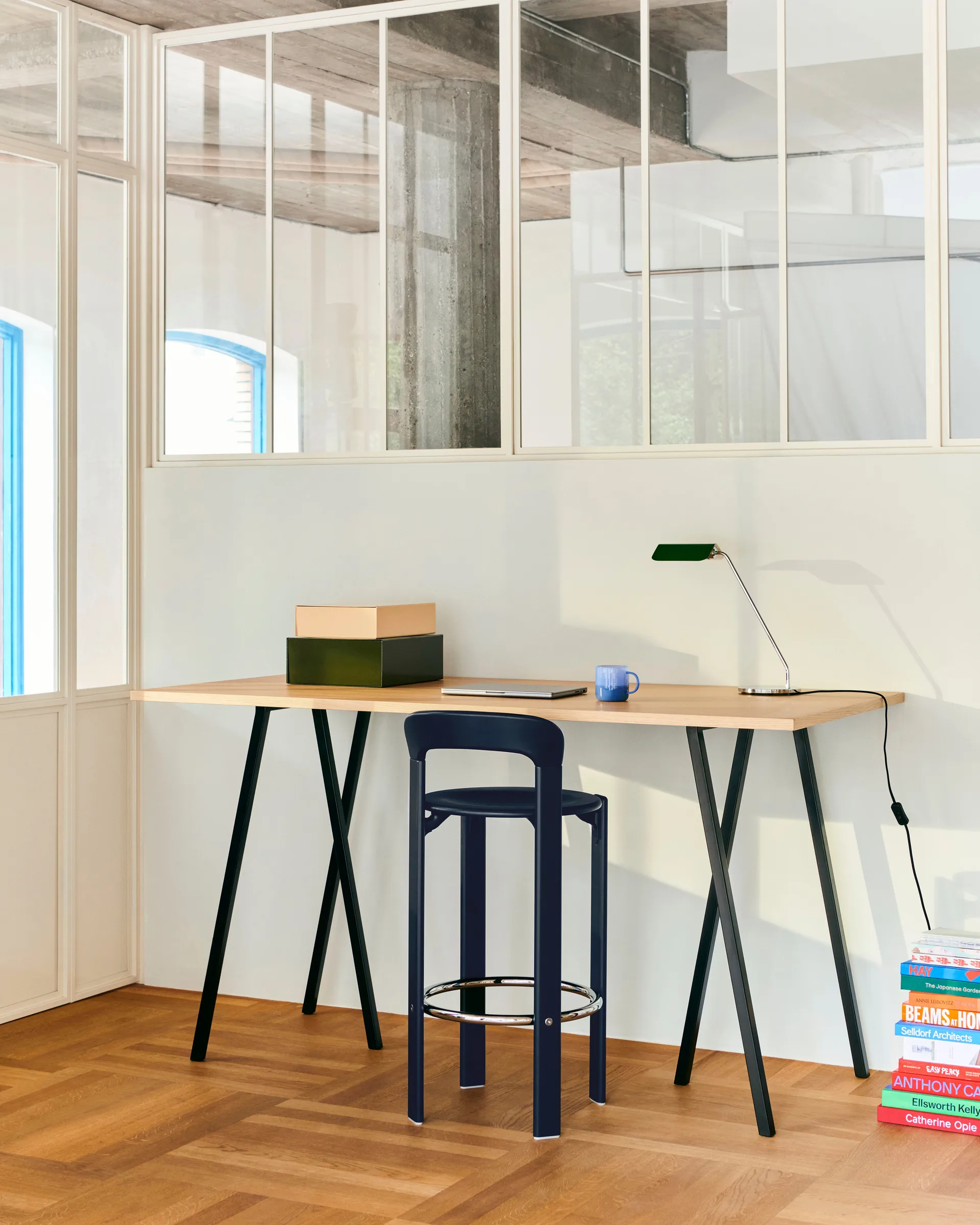 Taburete Rey 75 cm, Azul profundo HAY