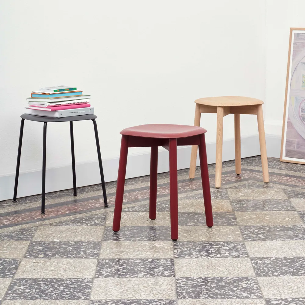 Taburete Soft Edge 72, Fall red-fall red bastidor de roble HAY