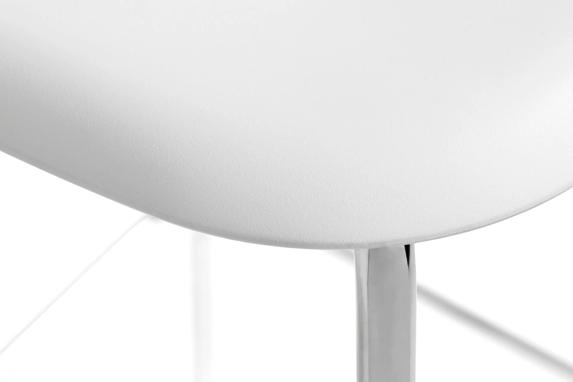 Taburete Soft Edge 85 Low, blanco, estructura de acero cromado HAY