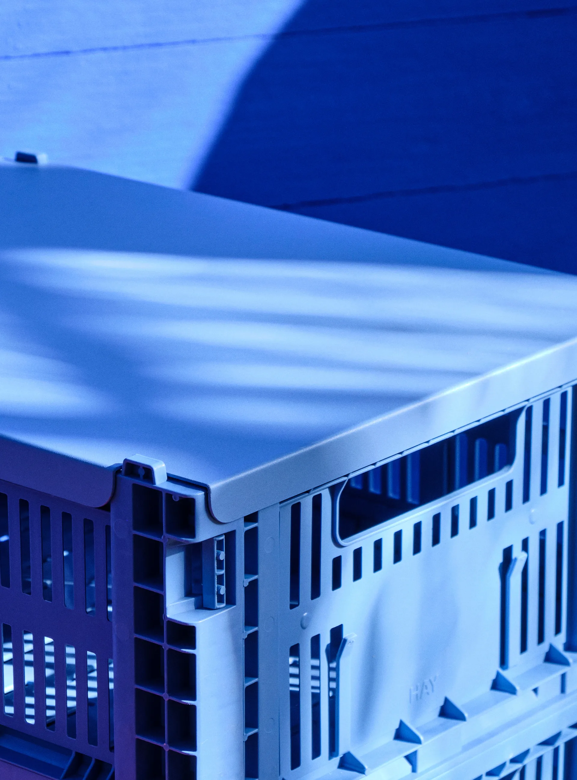 Tapa mediana Colour Crate, Electric blue HAY