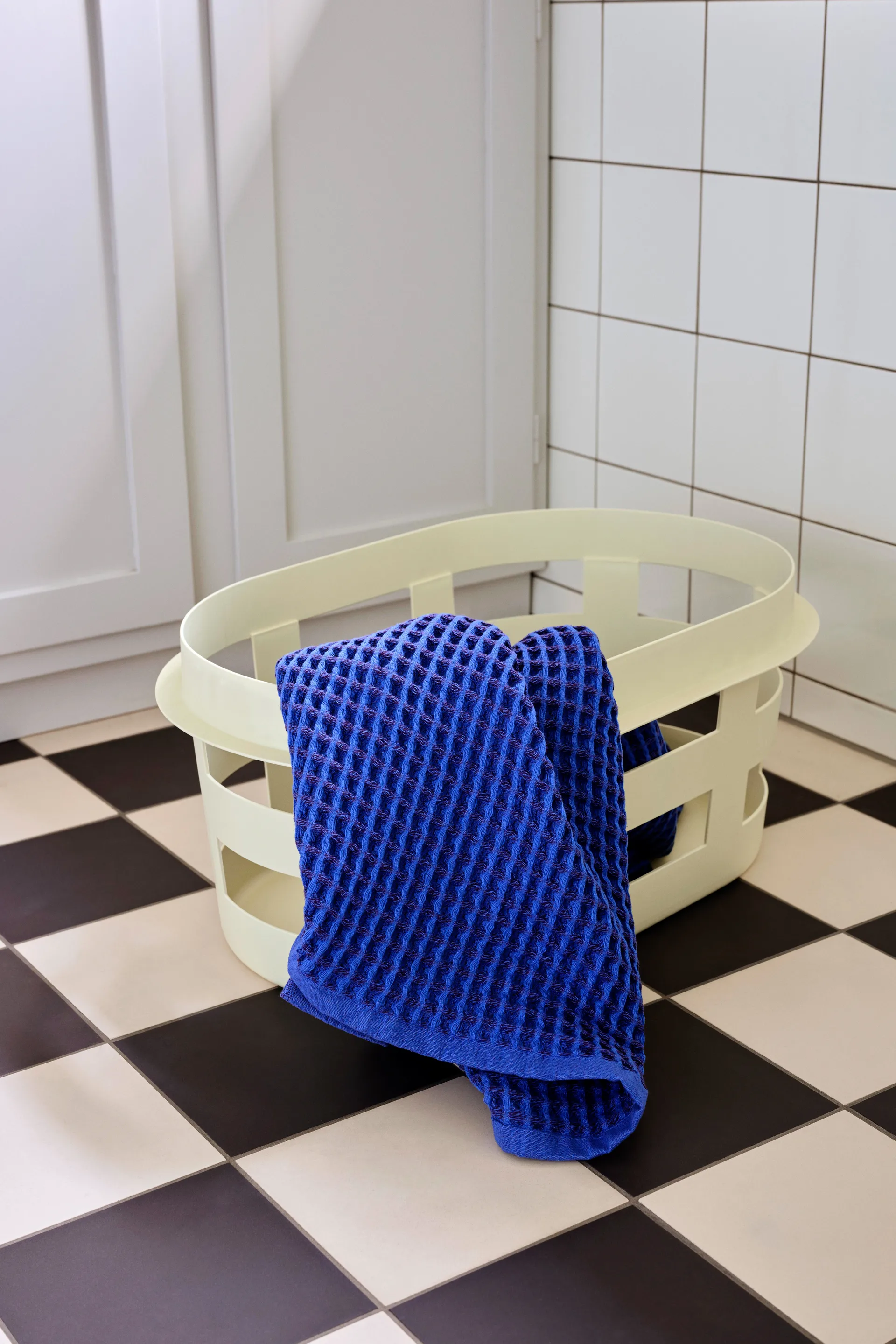 Toalla de baño Waffle 70x140 cm, Vibrant blue HAY