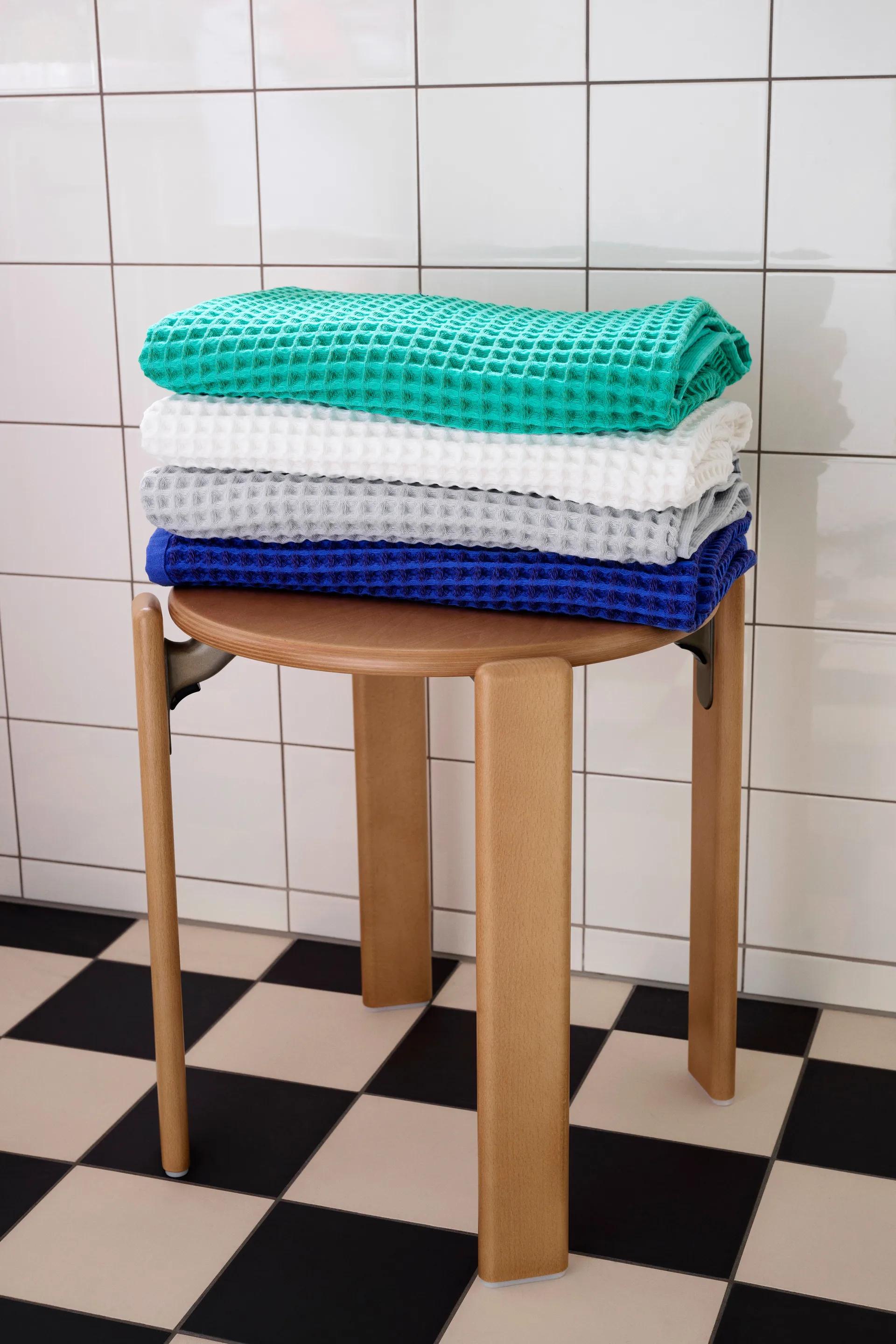 Toalla de baño Waffle 70x140 cm, Vibrant blue HAY