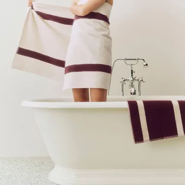 Toalla Stripe - Burgundy, 70x140 cm - HAY
