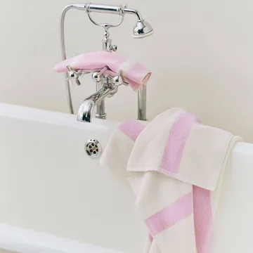 Toalla Stripe - Cool pink, 70x140 cm - HAY