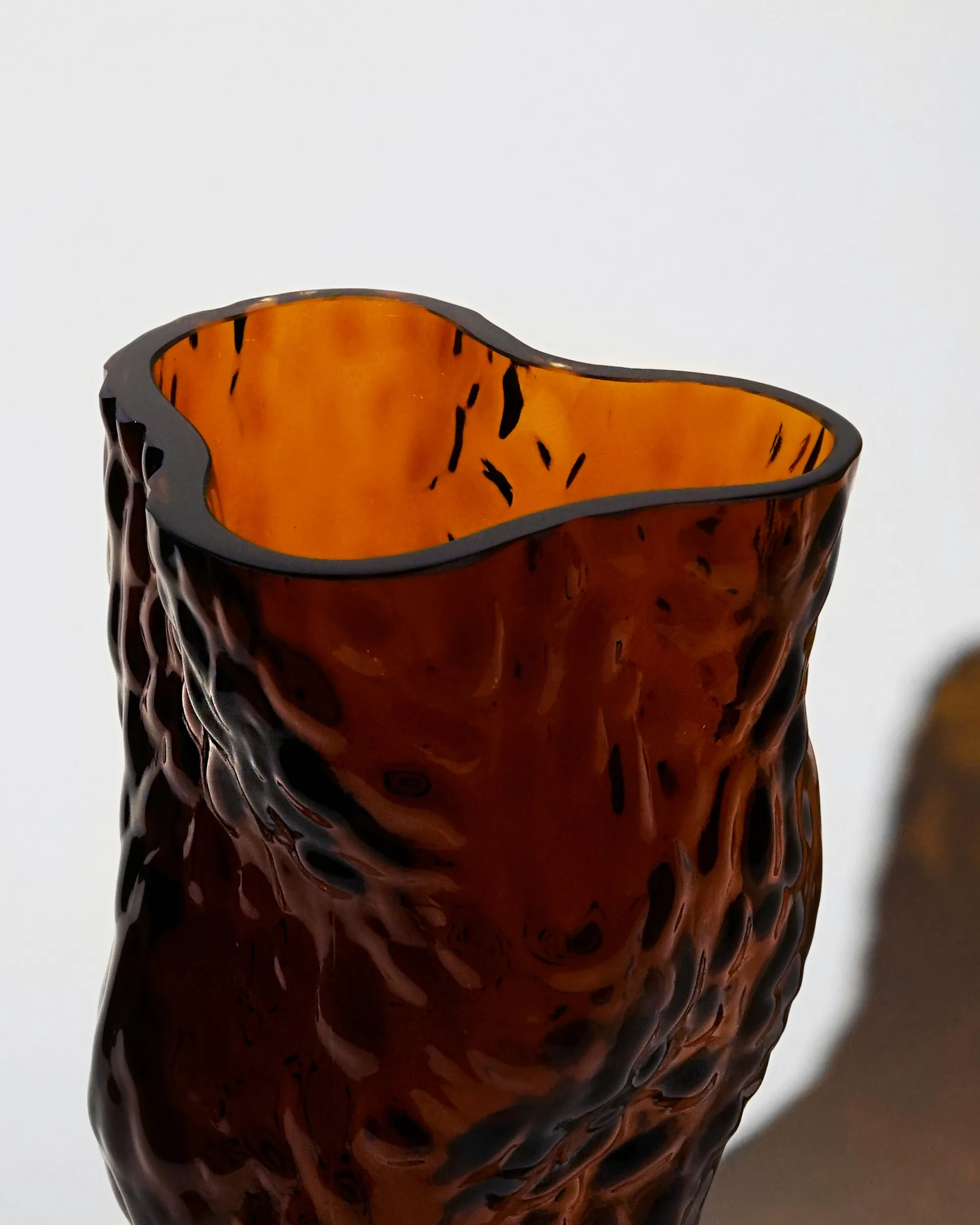 Jarrón de vidrio Ostra Rock 30 cm, Rust Hein Studio
