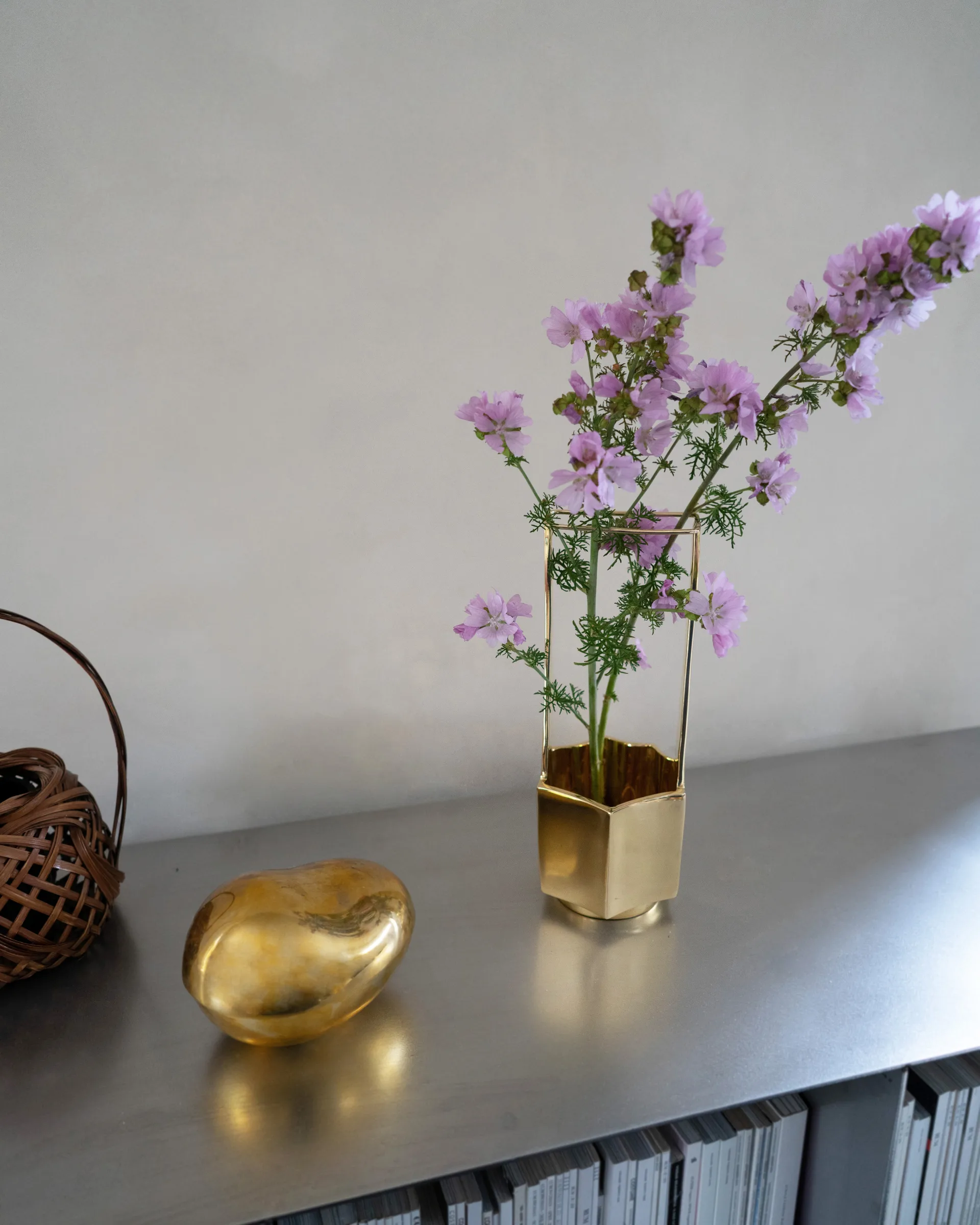 Jarrón Ikebana 30 cm, Latón Hein Studio