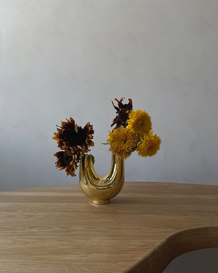 Jarrón Kazumi, Latón Hein Studio