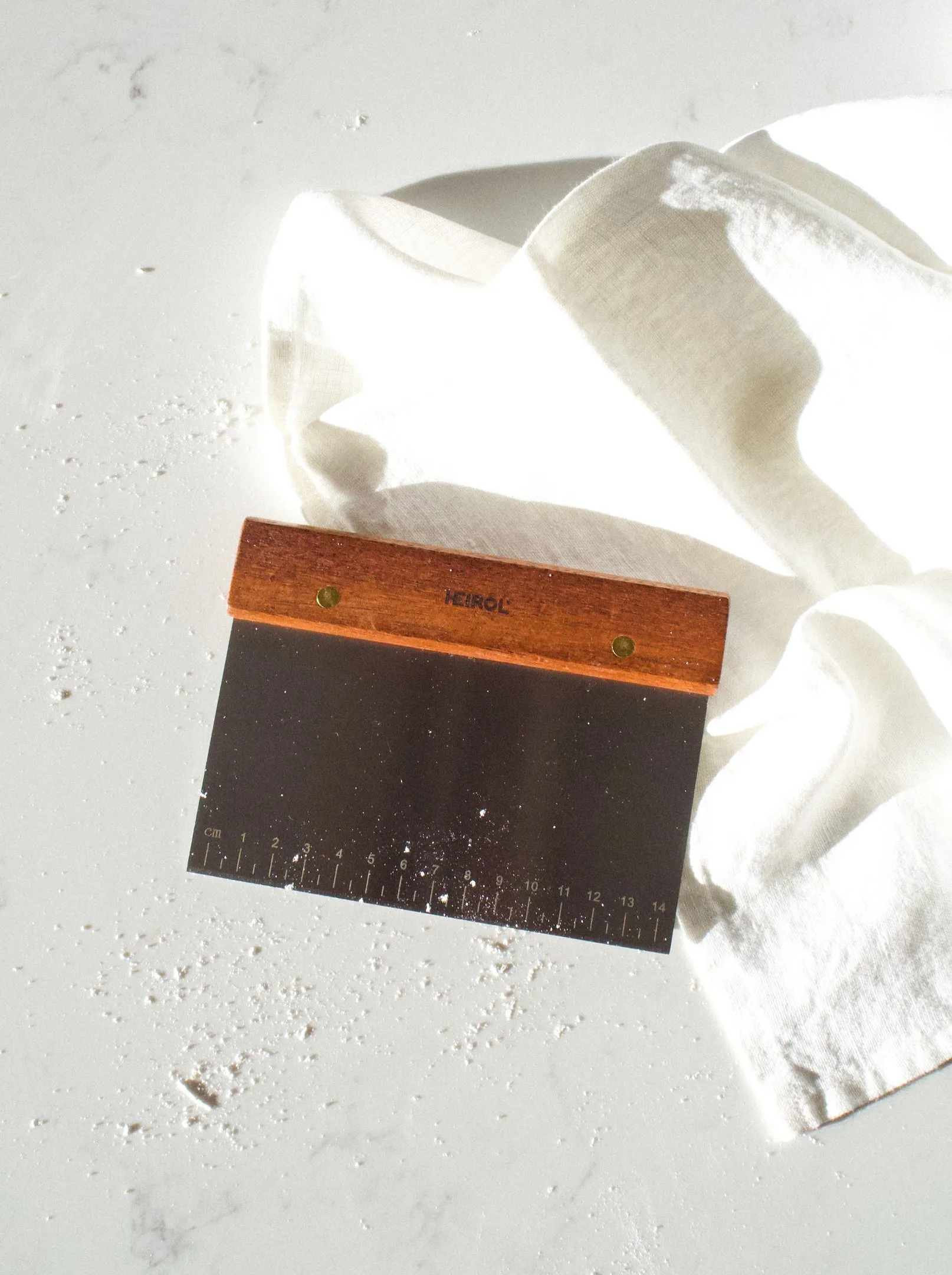 Rasqueta de masa con mango de madera, Palisandro-acero inoxidable Heirol