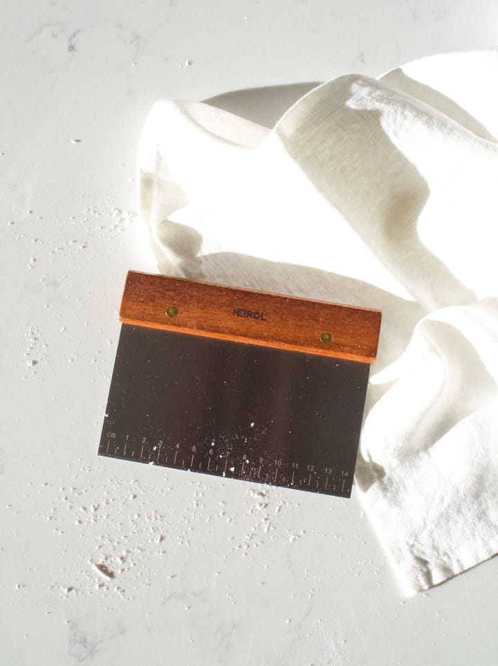 Rasqueta de masa con mango de madera, Palisandro-acero inoxidable Heirol