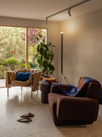 Butaca Lounge Hunk con reposabrazos - Chocolate - Hem