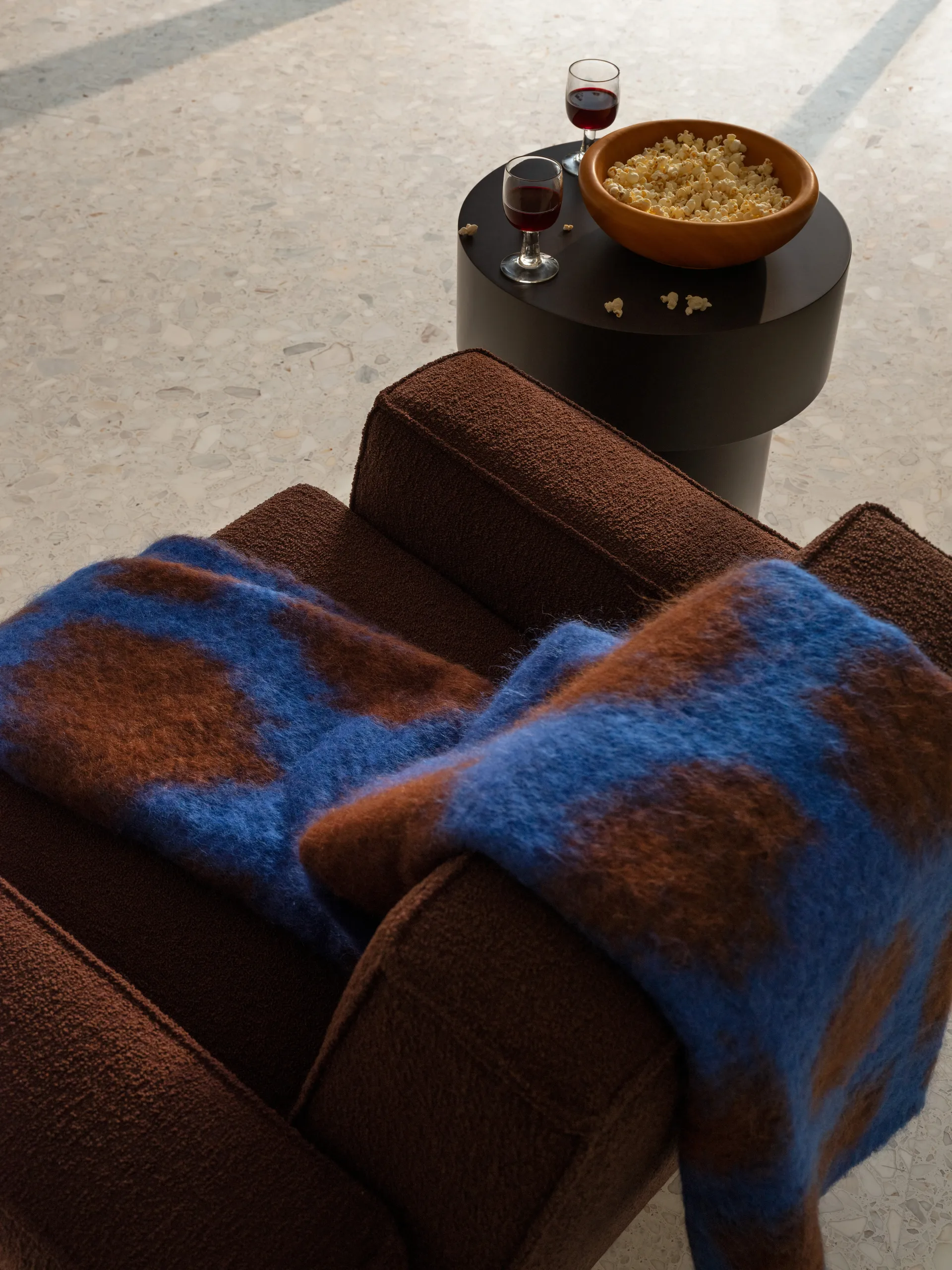 Butaca Lounge Hunk con reposabrazos, Chocolate Hem