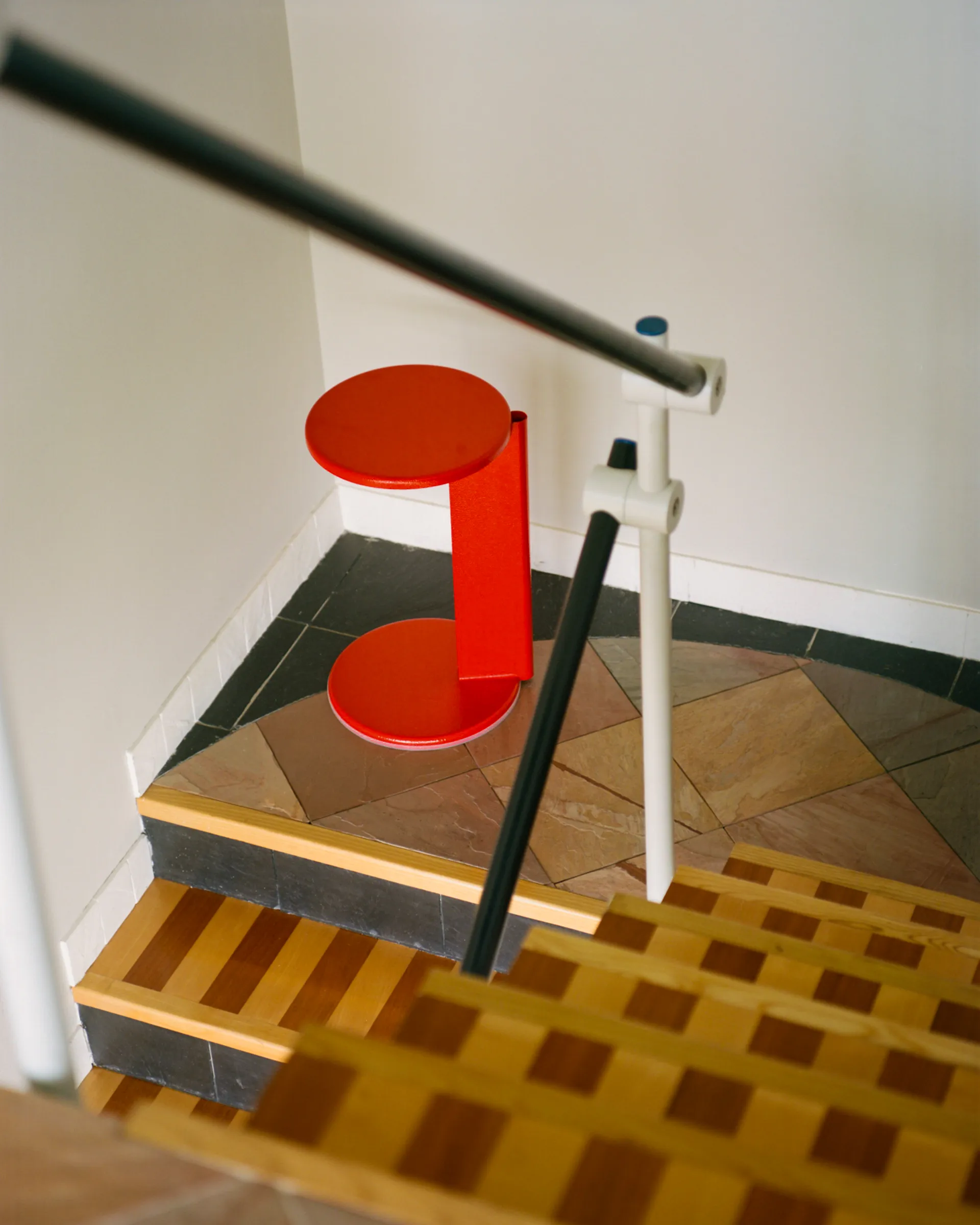 Mesa auxiliar Lolly 56 cm, Traffic red gloss Hem