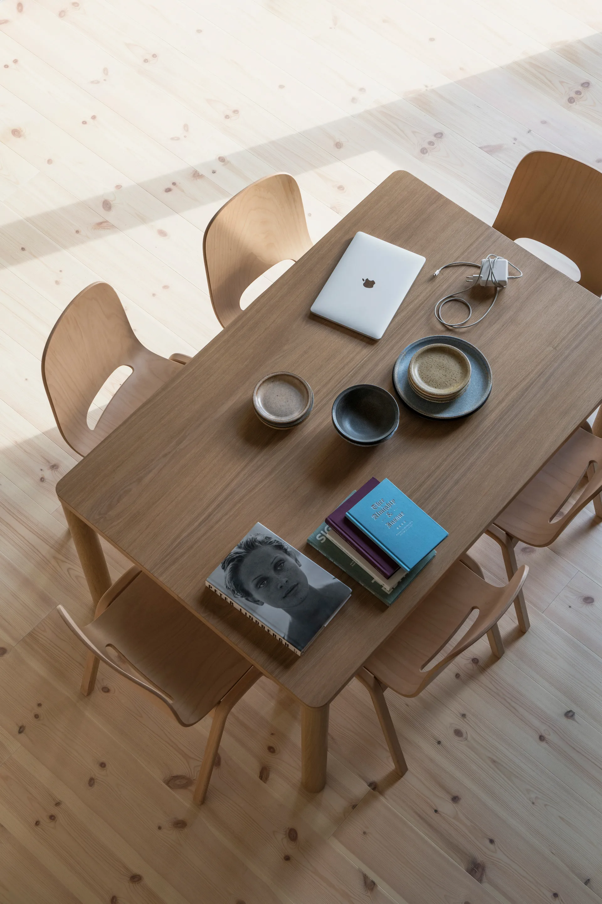 Silla Touchwood, Haya Hem