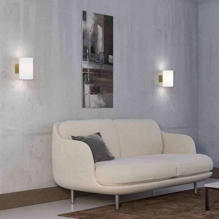 Aplique de pared Evoke L, Satin brass-vidrio opalino Herstal