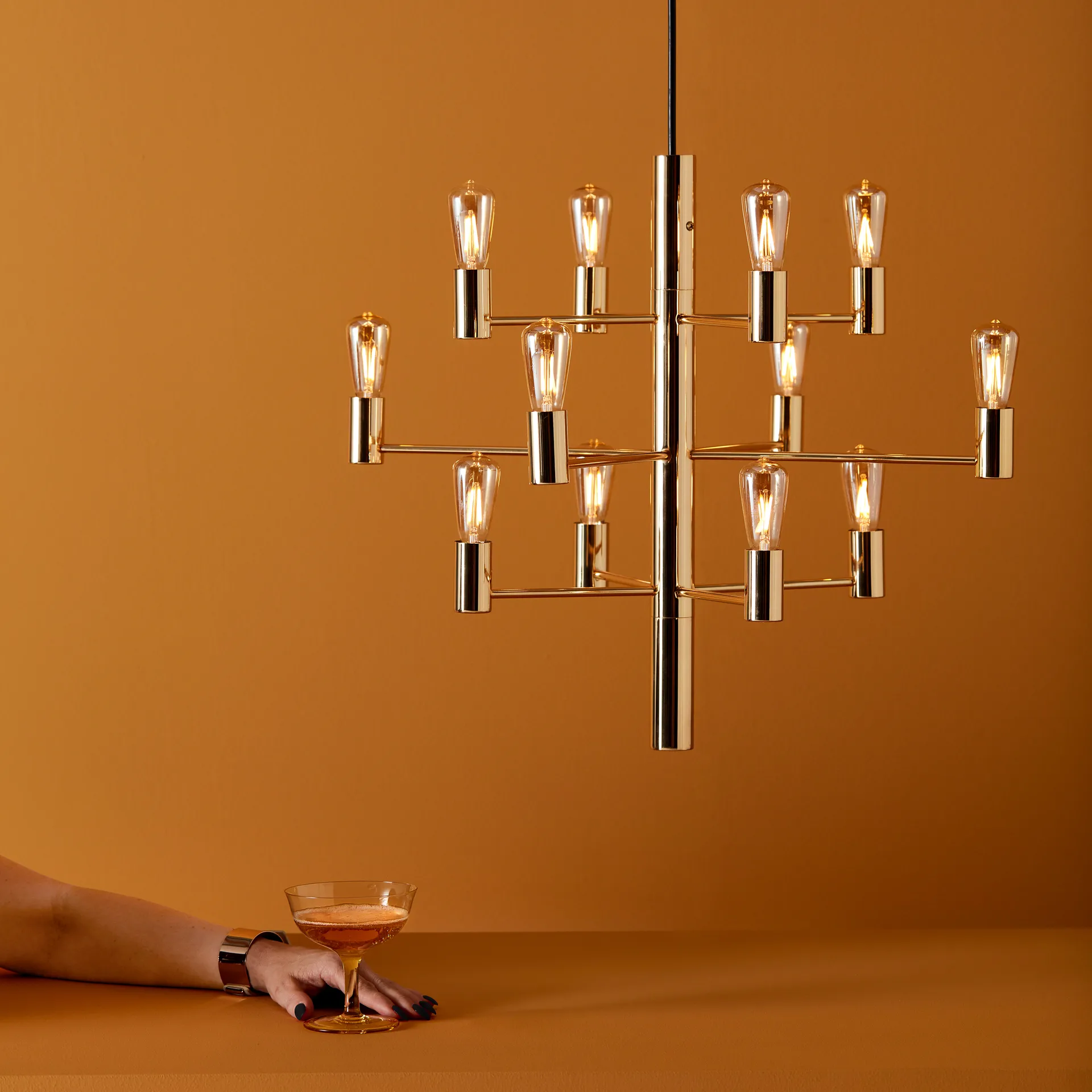 Lámpara de araña Manola 12, latón satinado Herstal