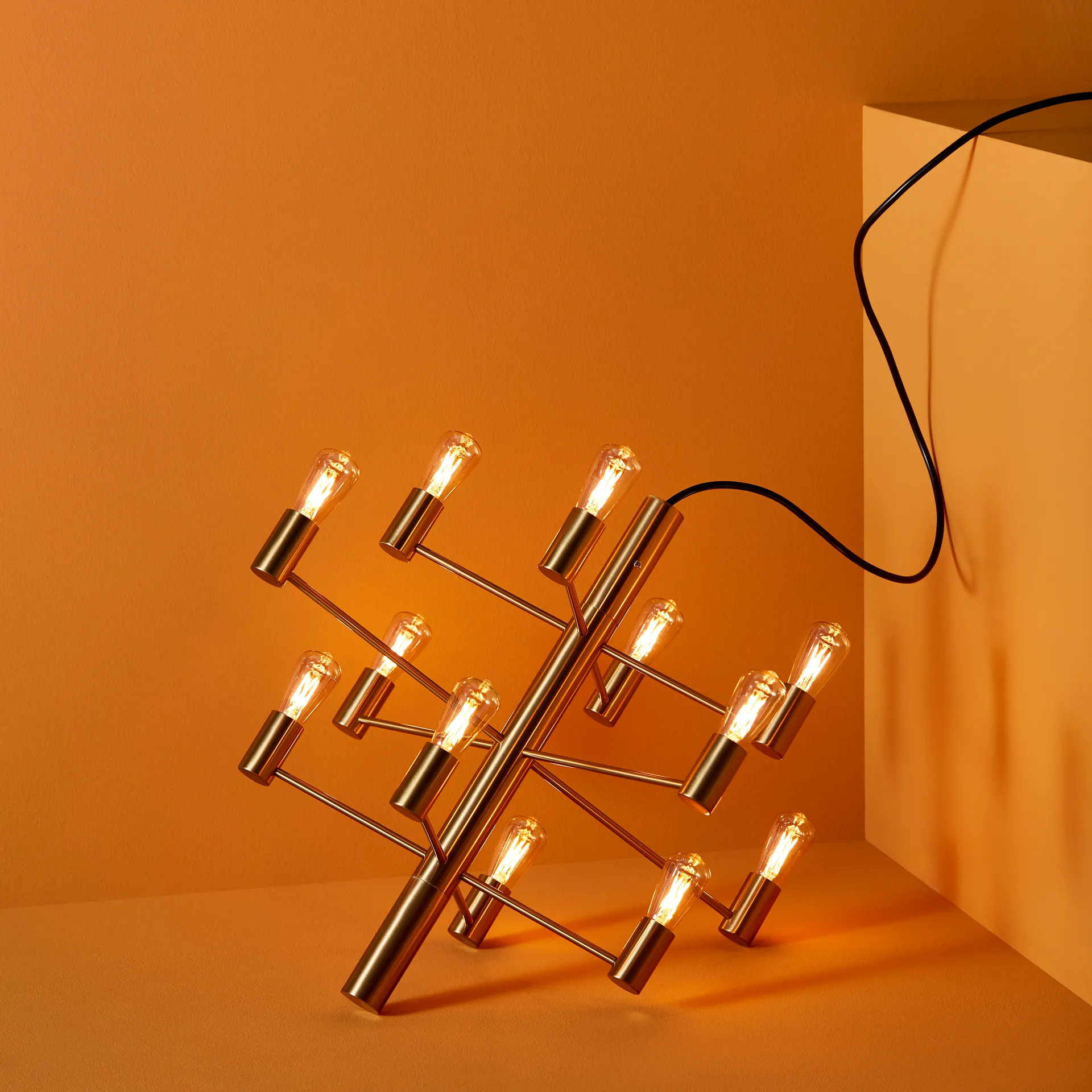 Lámpara de araña Manola 12, latón satinado Herstal