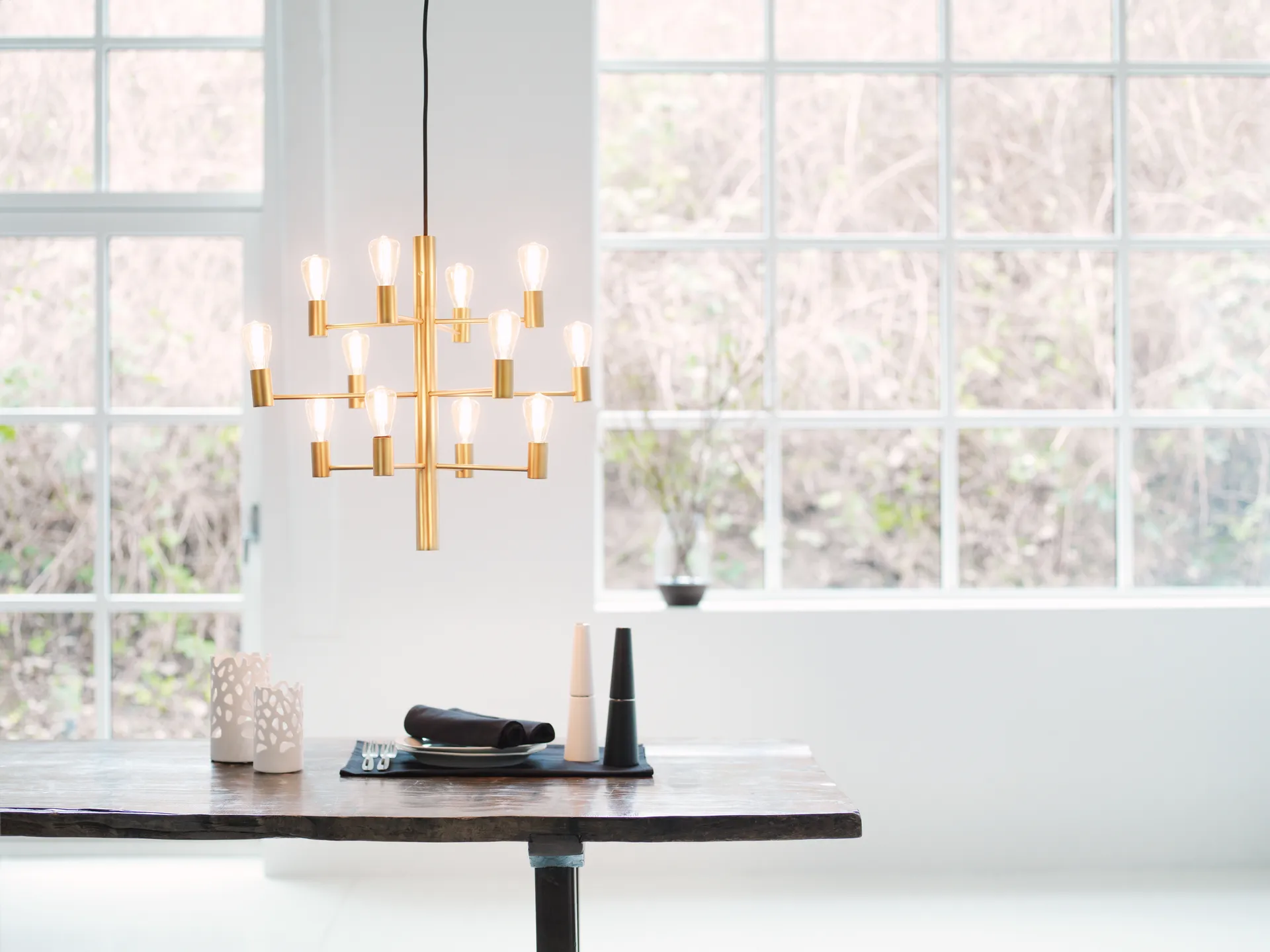 Lámpara de araña Manola 12, latón satinado Herstal