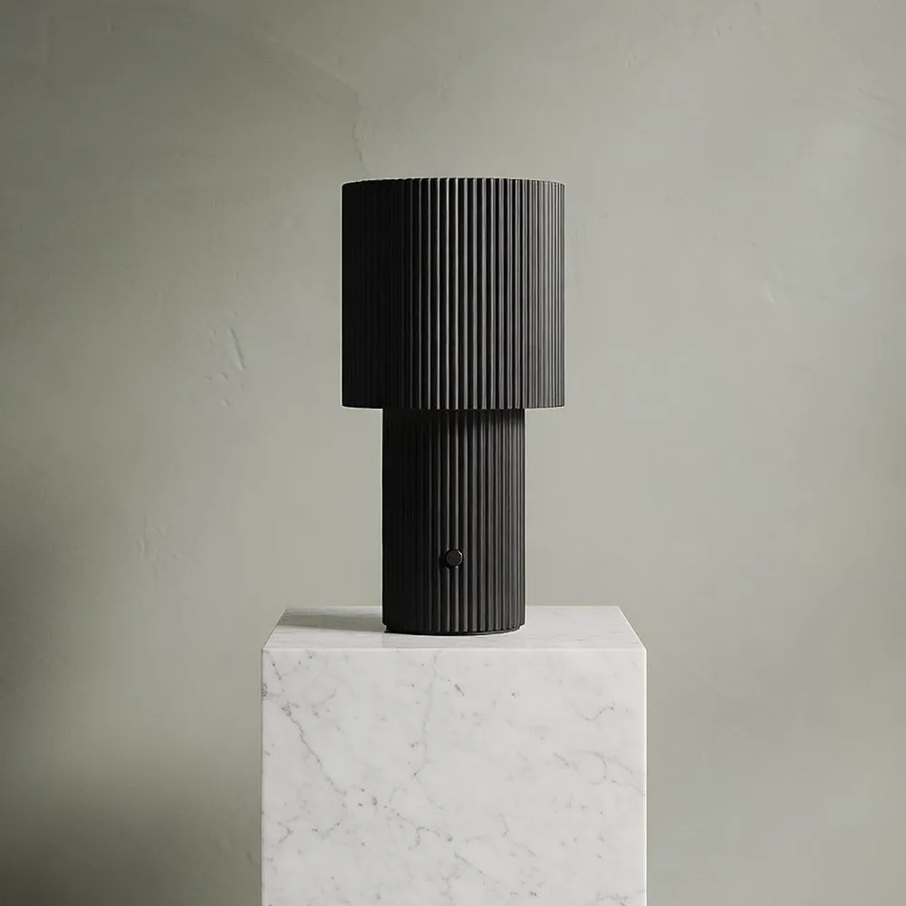 Lámpara de mesa portátil Iluma, Jet black Herstal