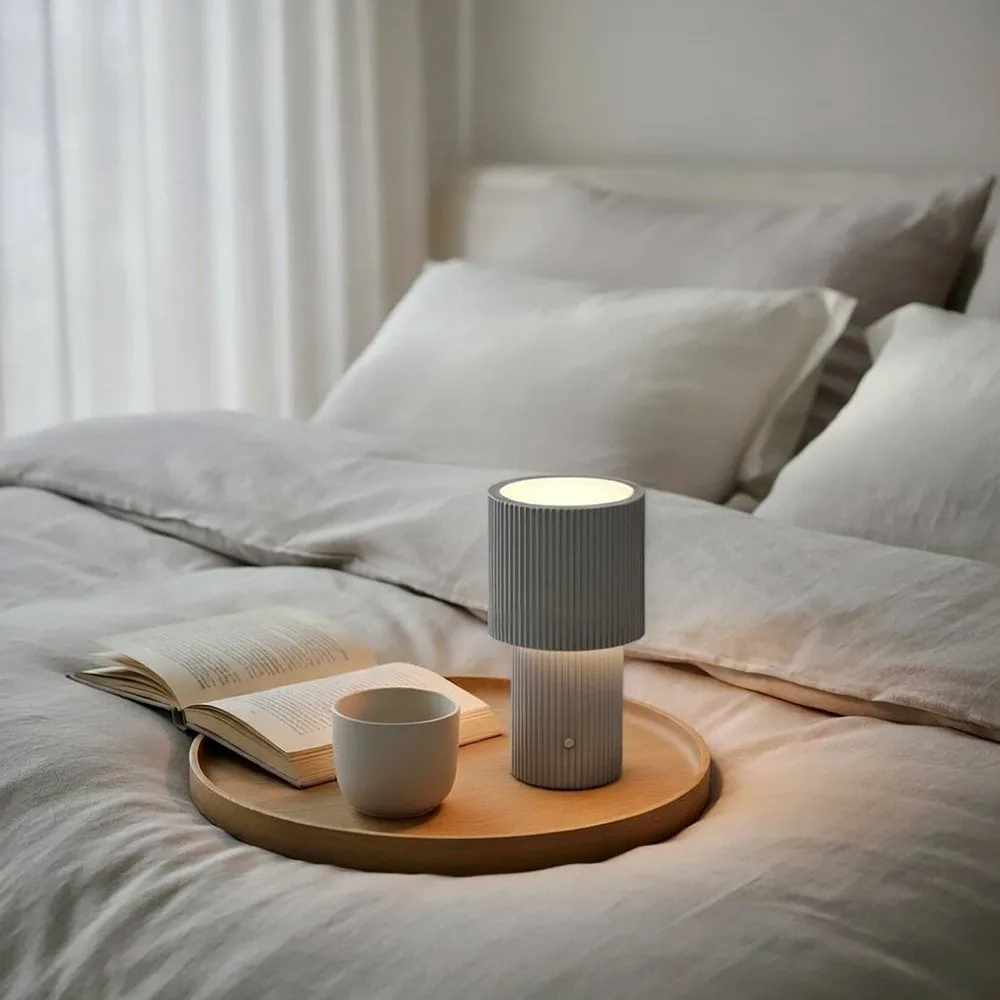 Lámpara de mesa portátil Iluma, Plata Herstal