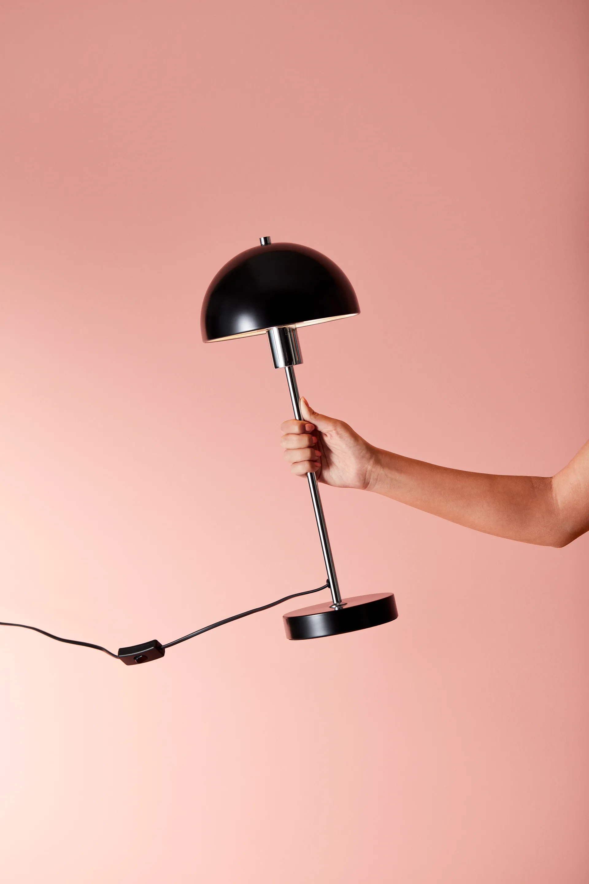 Lámpara de mesa Vienda, negro Herstal