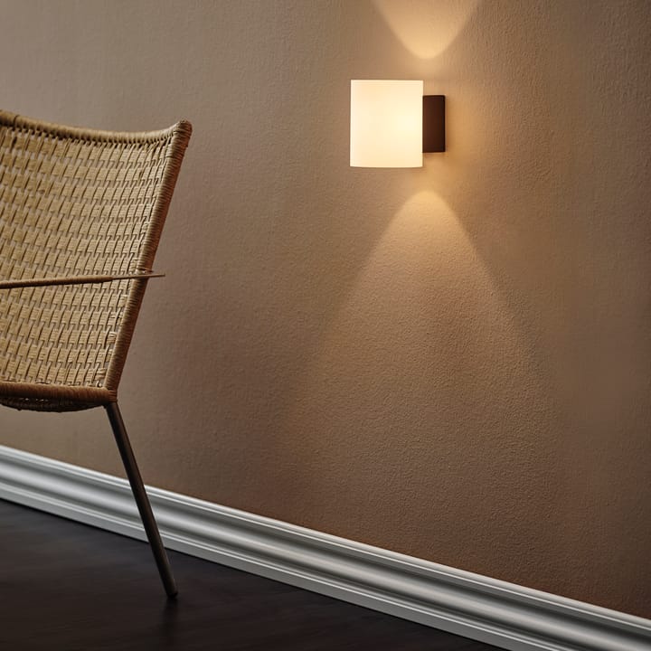 Lámpara de pared Evoke S, gris antracita-vidrio blanco Herstal