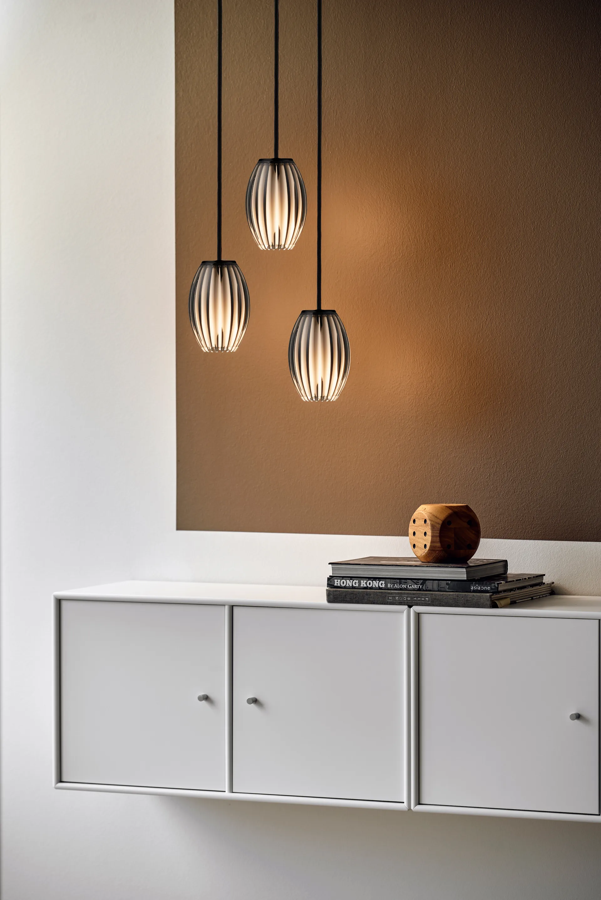 Lámpara de techo Tentacle mediana, negro-color humo Herstal