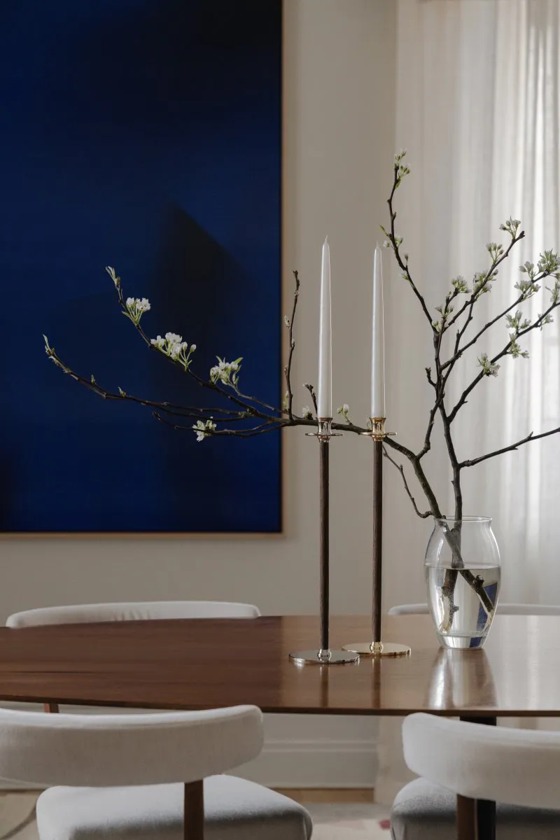 Candelabro Alto Basso, latón macizo Hilke Collection