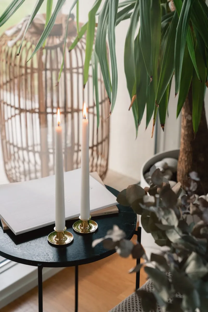 Candelabro Basso bajo, latón macizo Hilke Collection