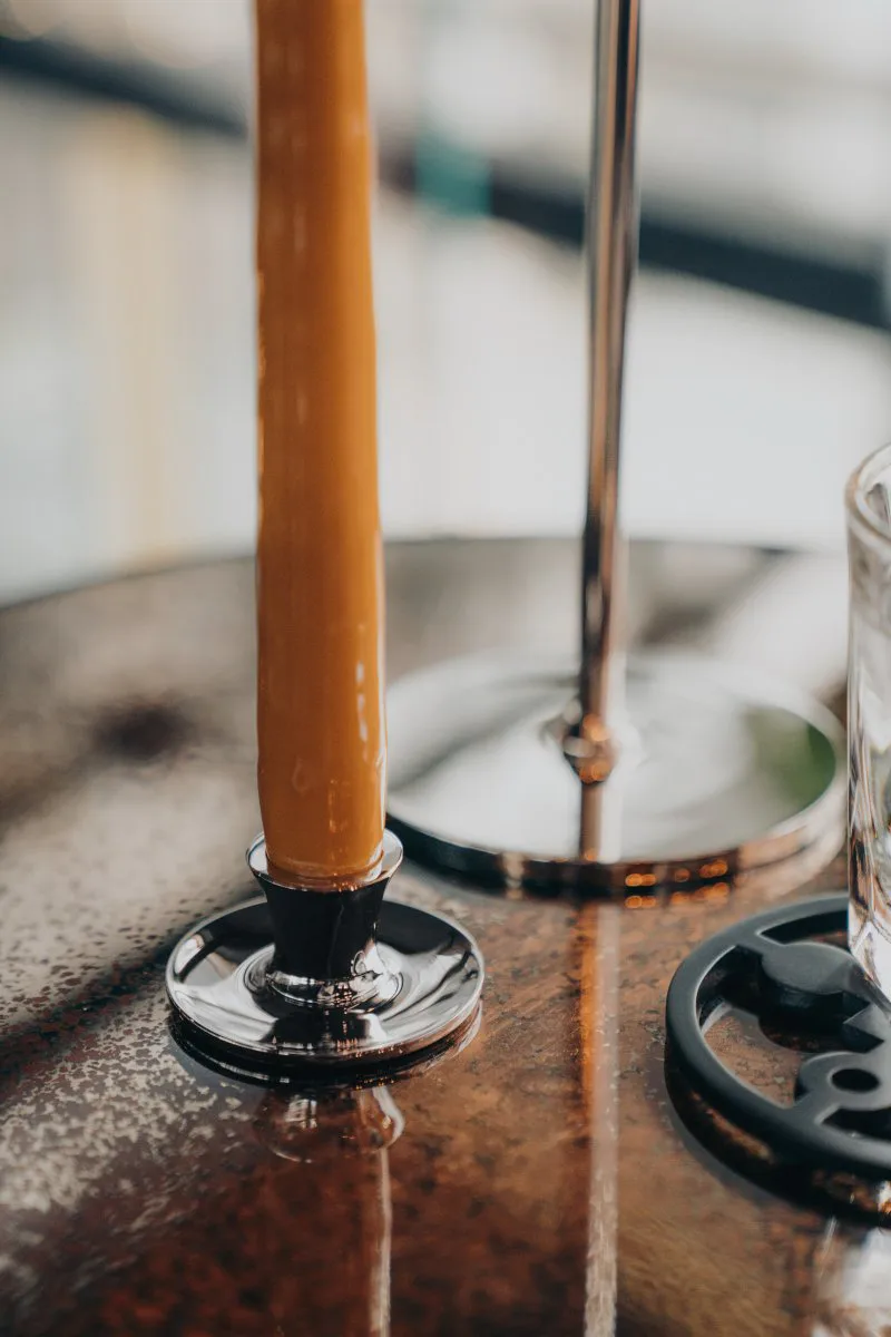 Candelabro Basso bajo, latón niquelado Hilke Collection