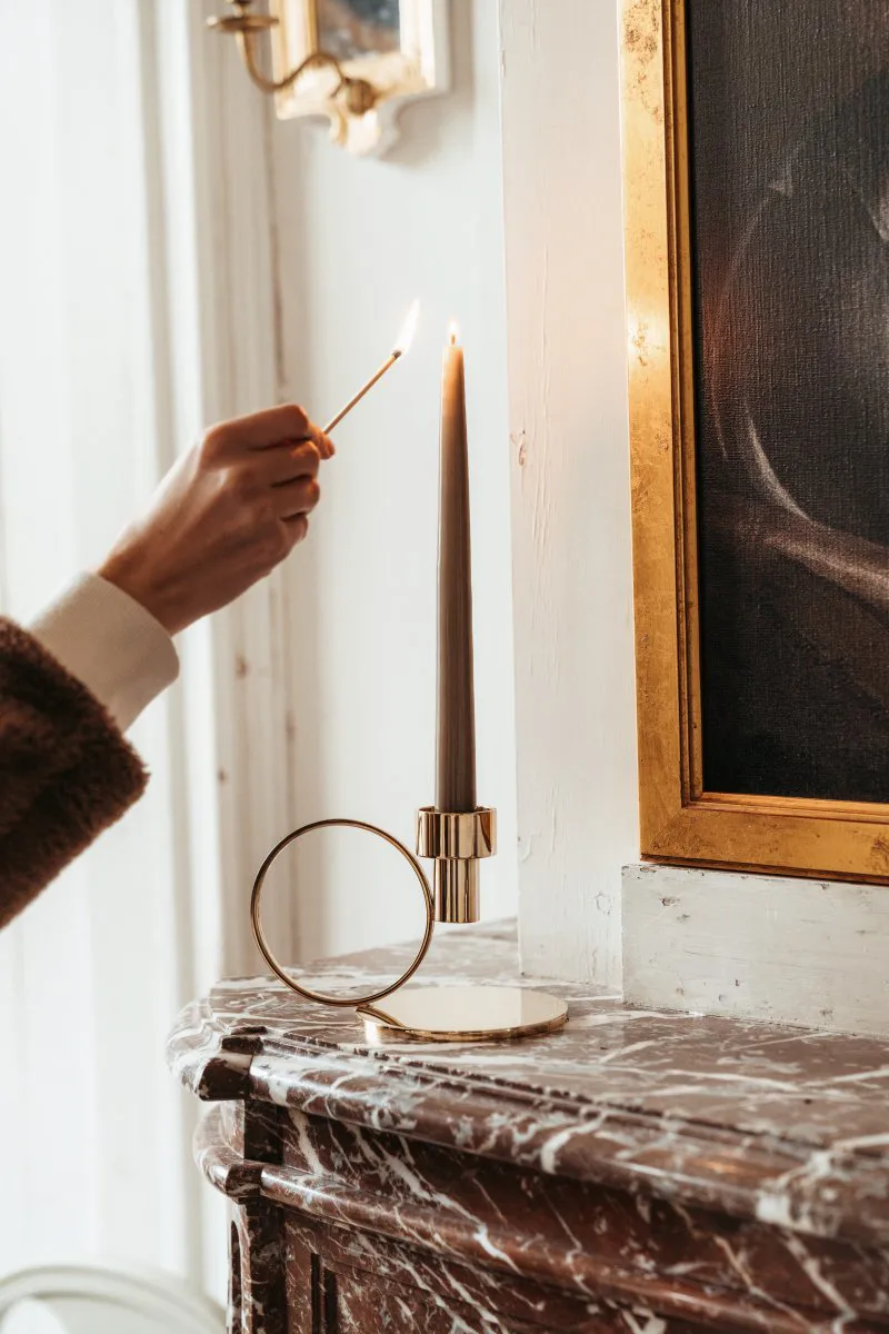 Candelabro Insieme, latón macizo Hilke Collection