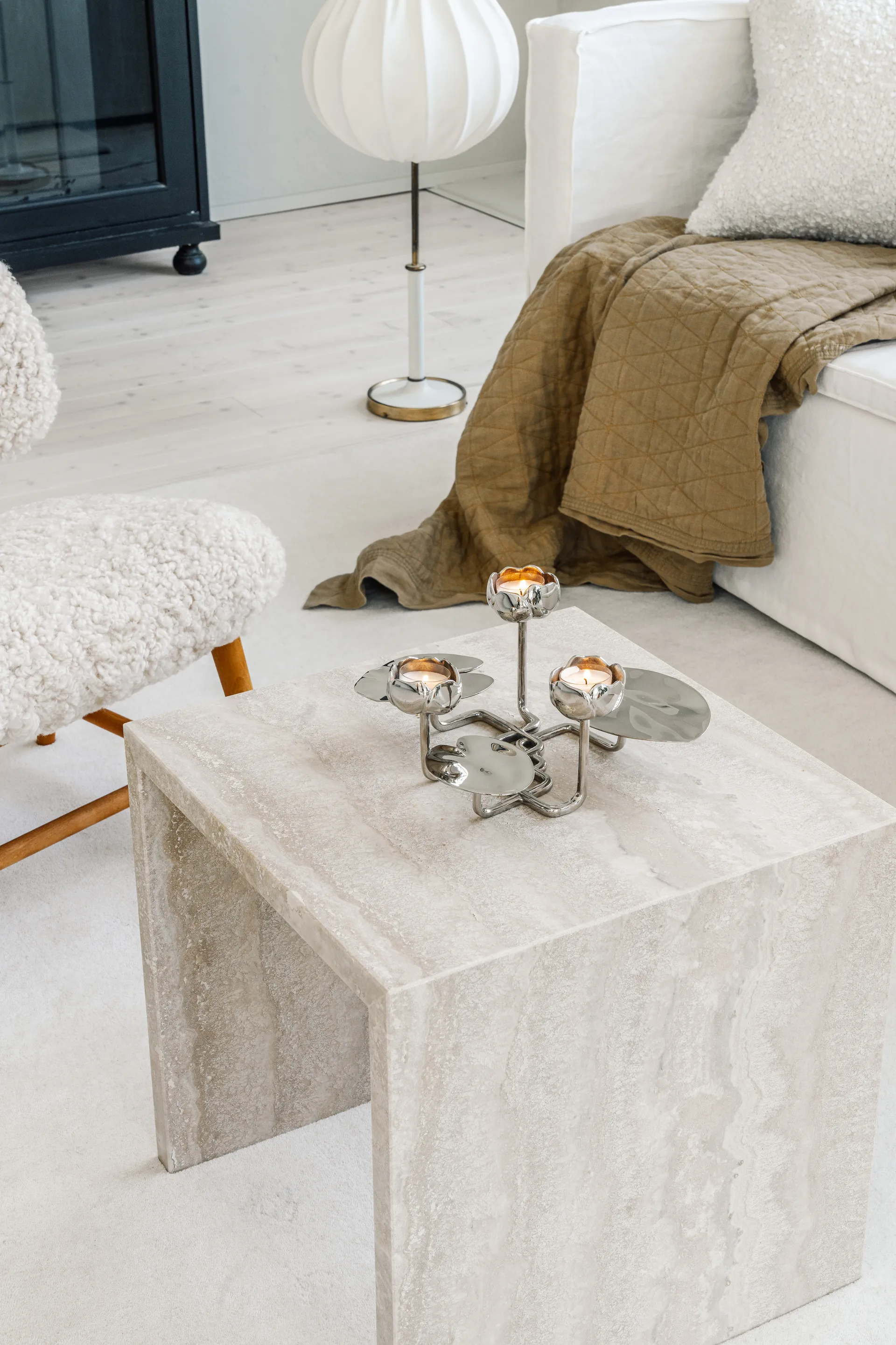 Candelabro Ninfea grande, Latón niquelado Hilke Collection