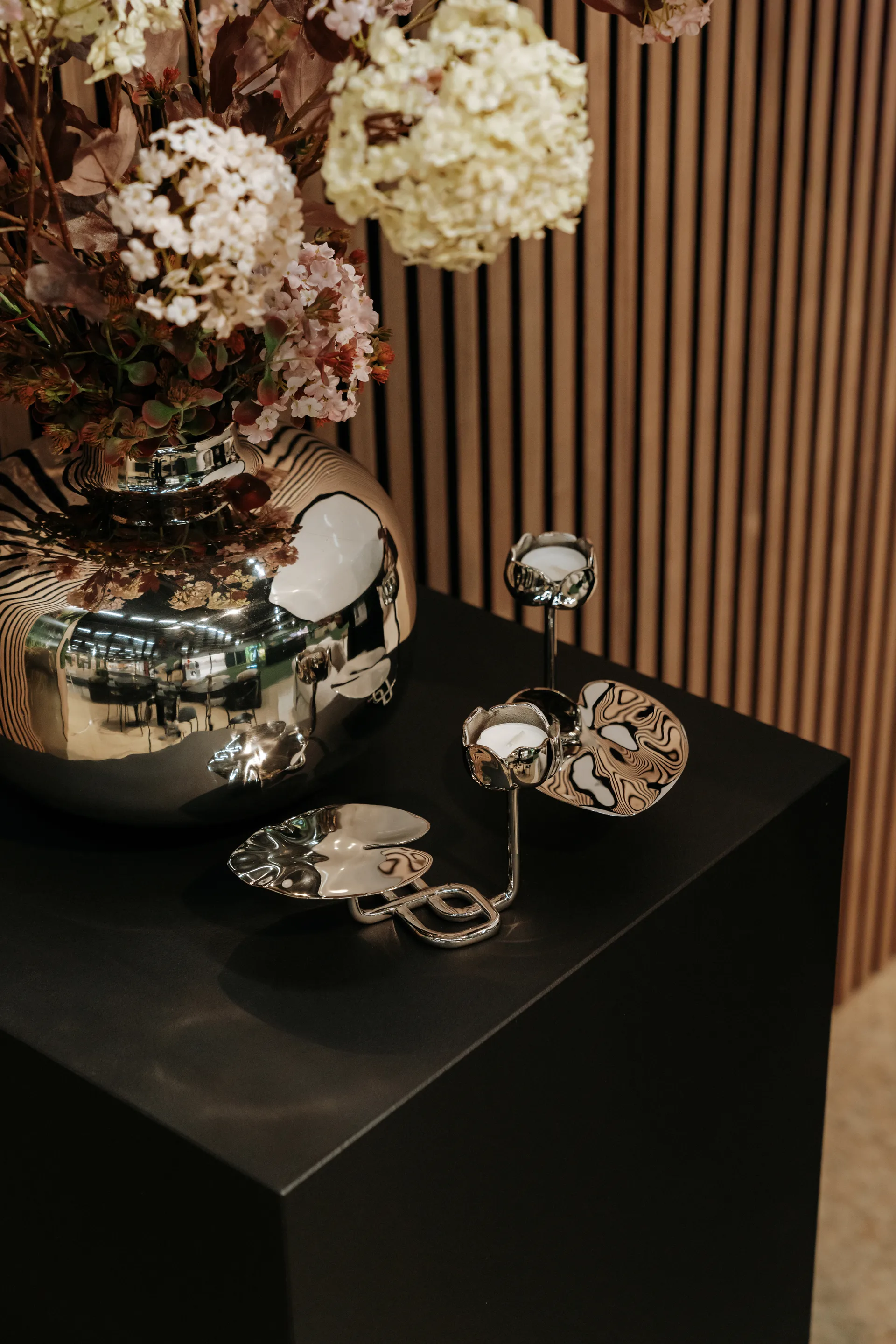 Candelabro Ninfea No.2, Latón niquelado Hilke Collection