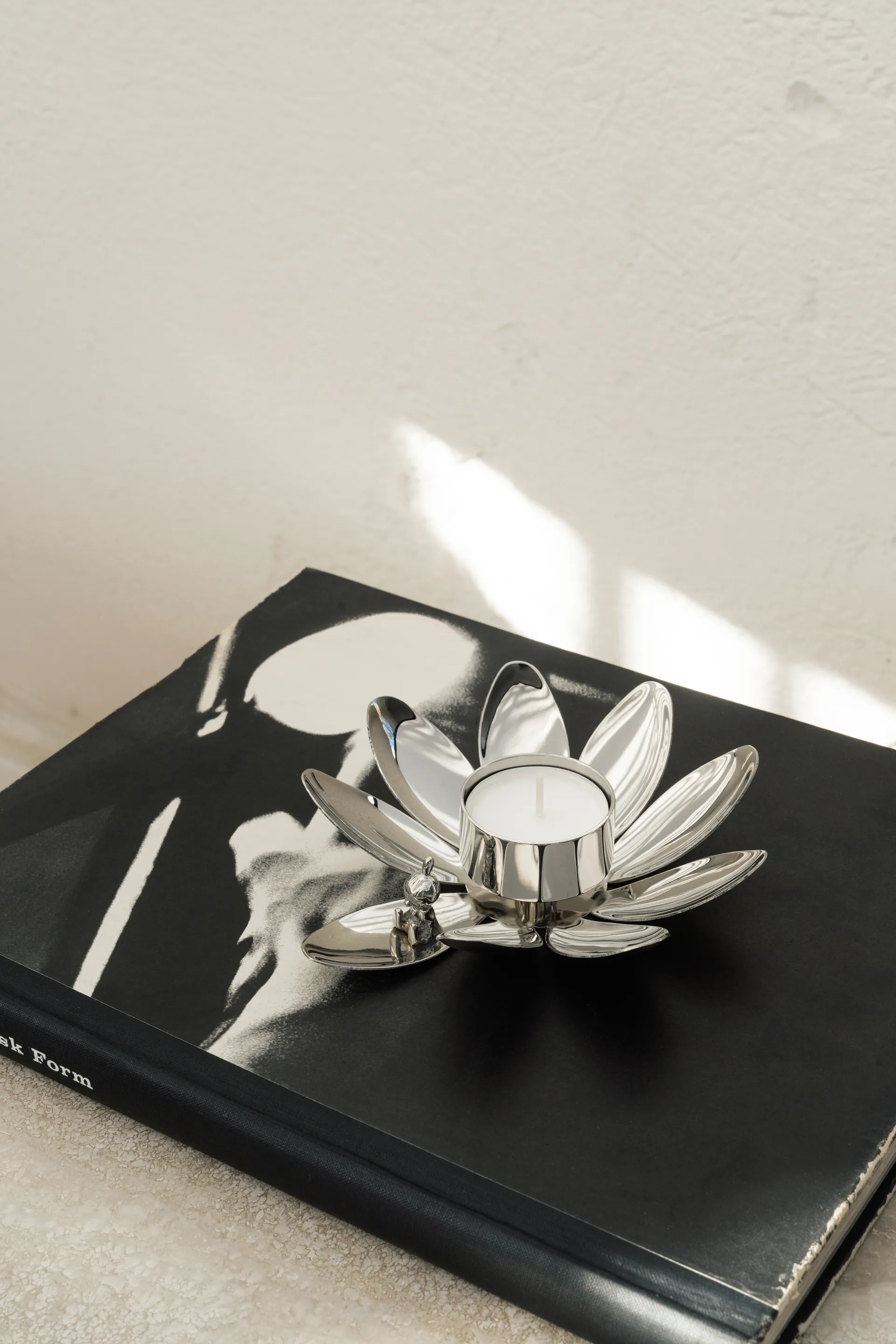 Portavelas Hilke X Mumin Lilla My, Latón niquelado Hilke Collection