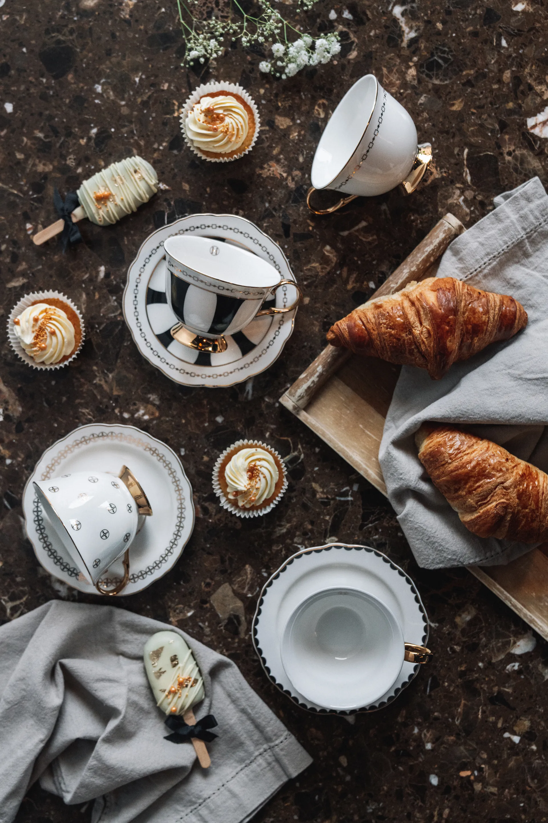 Taza y platillo Strisce Nero, 22 cl Hilke Collection