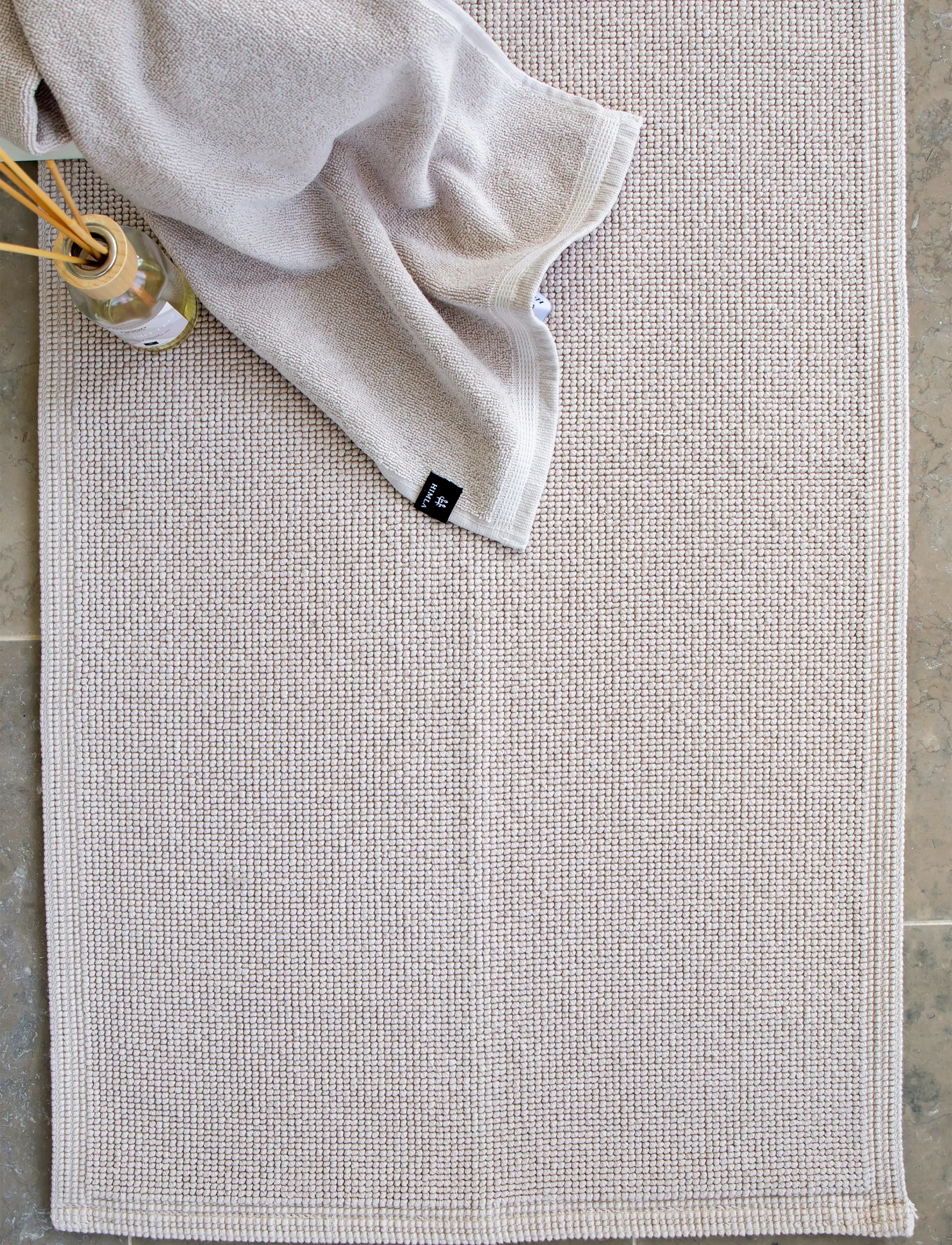 Alfombrilla de baño Love 50x80 cm, Mother of pearl (beige) Himla