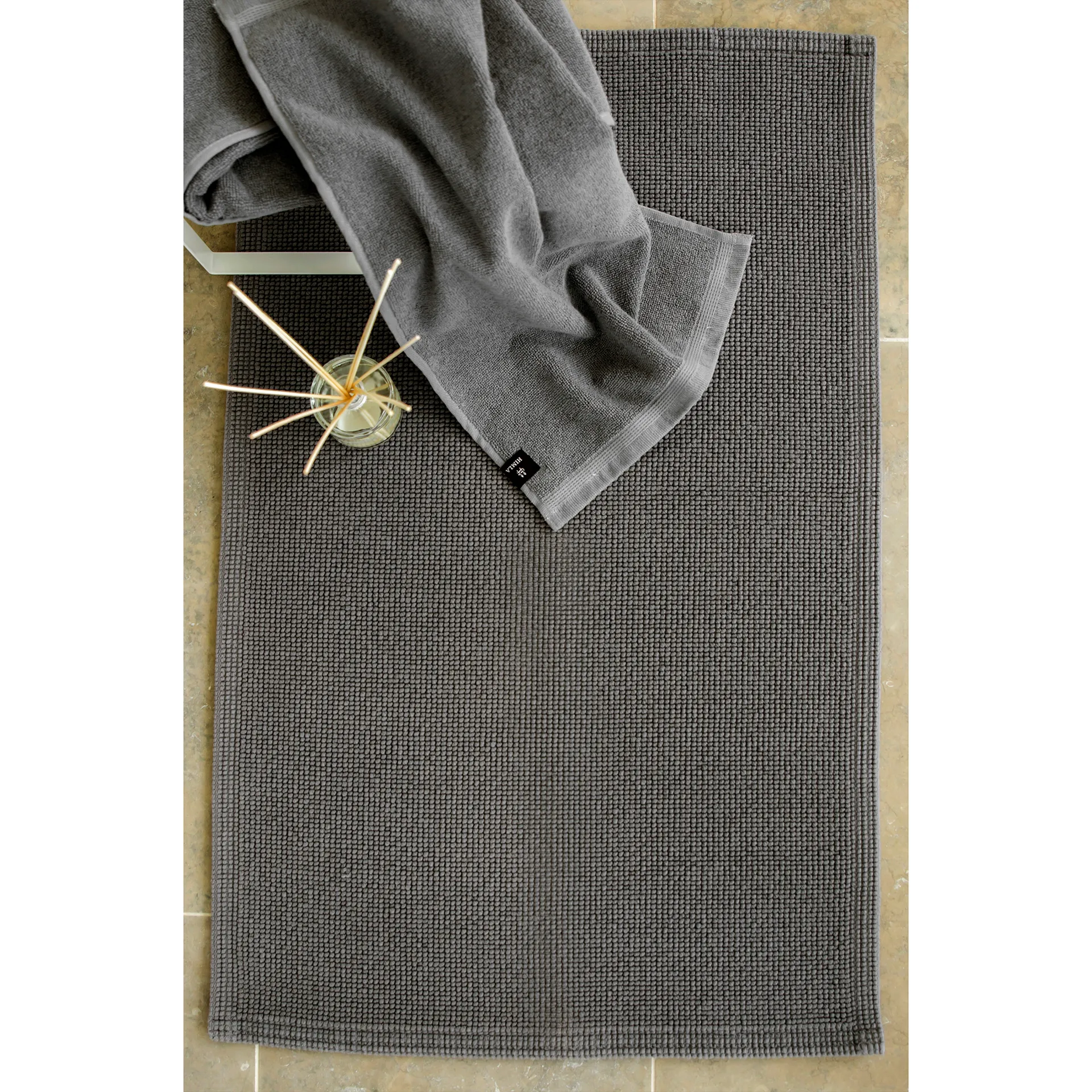 Alfombrilla de baño Love 70x110 cm, Nickel (gris) Himla