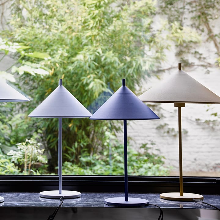 Lámpara de mesa Triangle L, Matt yre HKliving