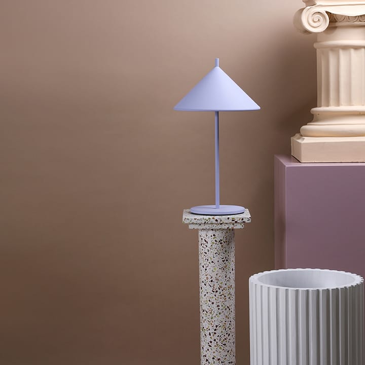 Lámpara de mesa Triangle, morado mate HKliving