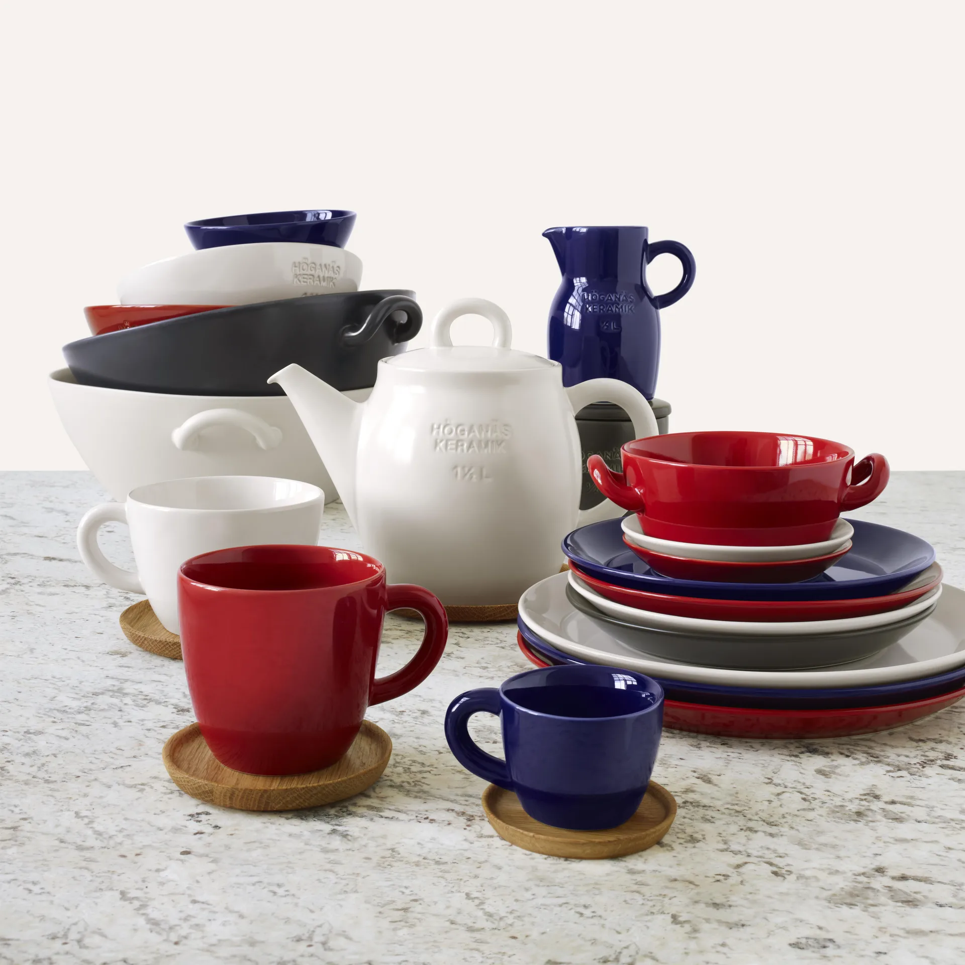 Taza de café y platillo Höganäs 33 cl, rojo brillante Höganäs Keramik