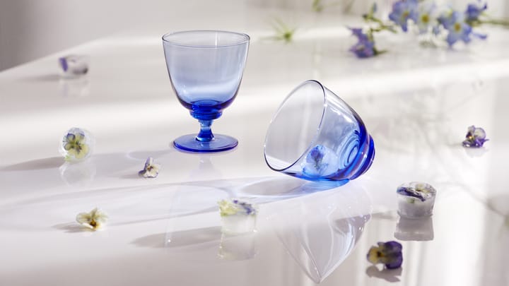 Vaso con pie Flow 35 cl, Azul oscuro Holmegaard