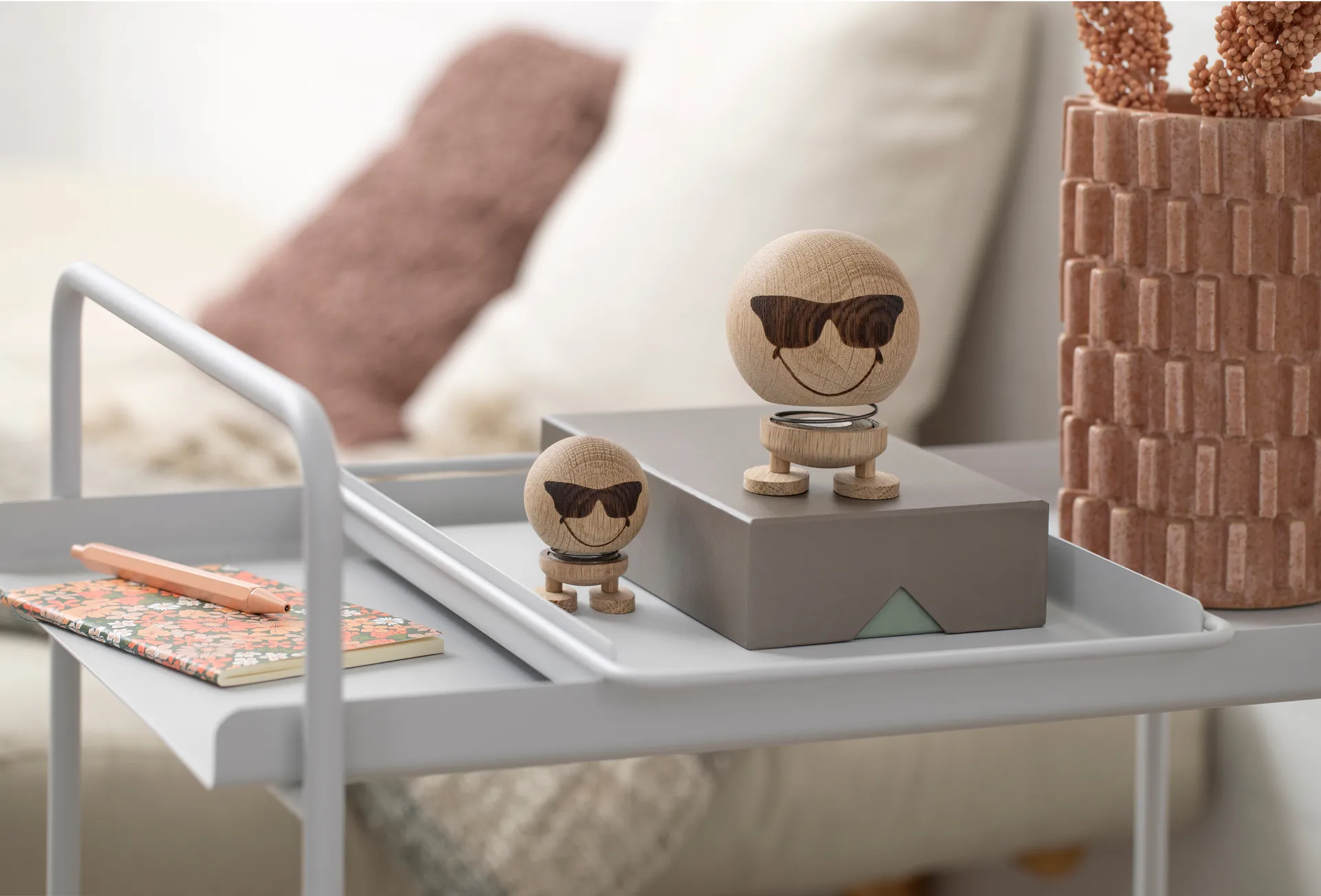 Figura Hoptimist Smiley Cool M, Raw oak Hoptimist