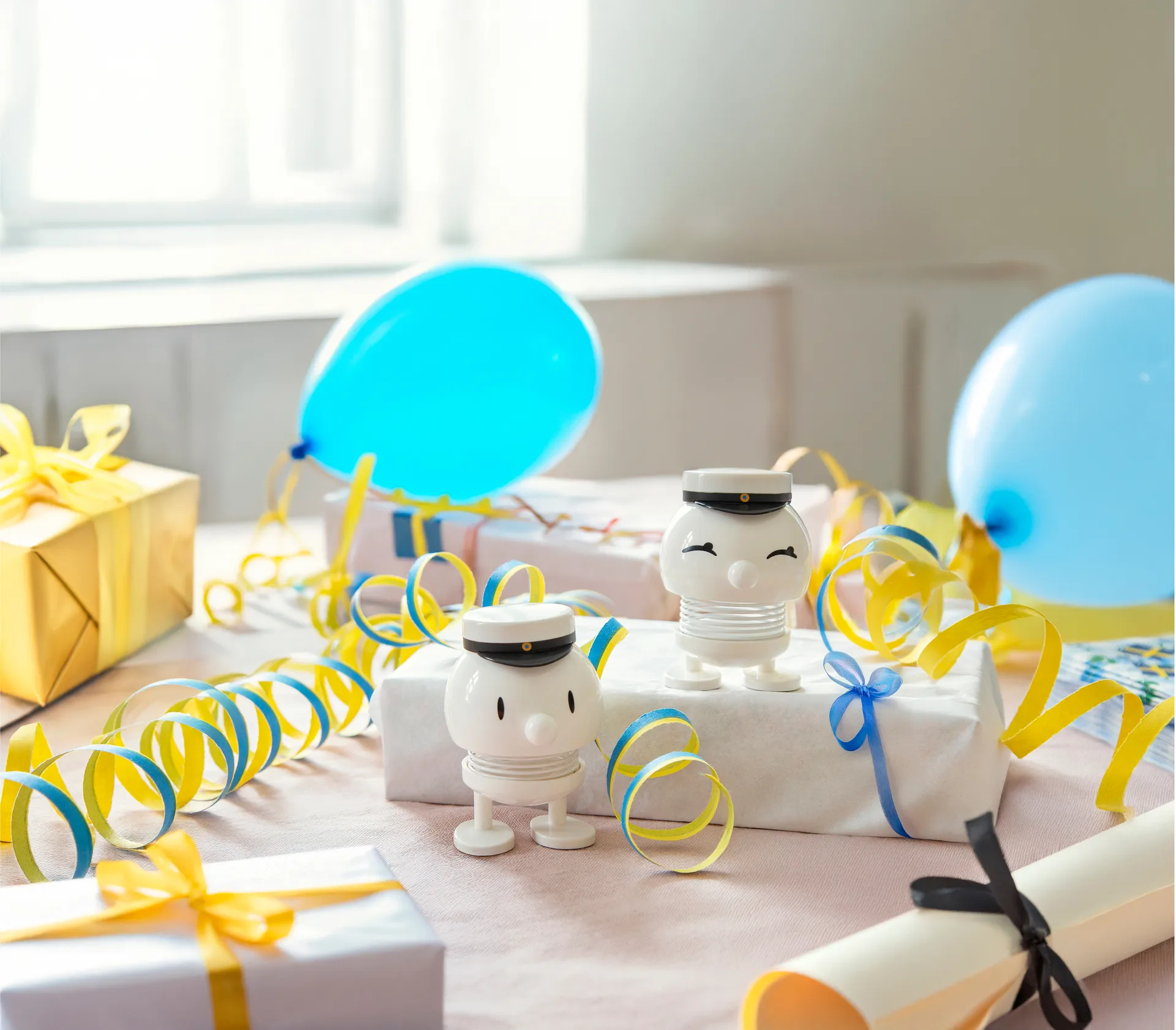 Figura Hoptimist Swedish Student Bumble S, White Hoptimist