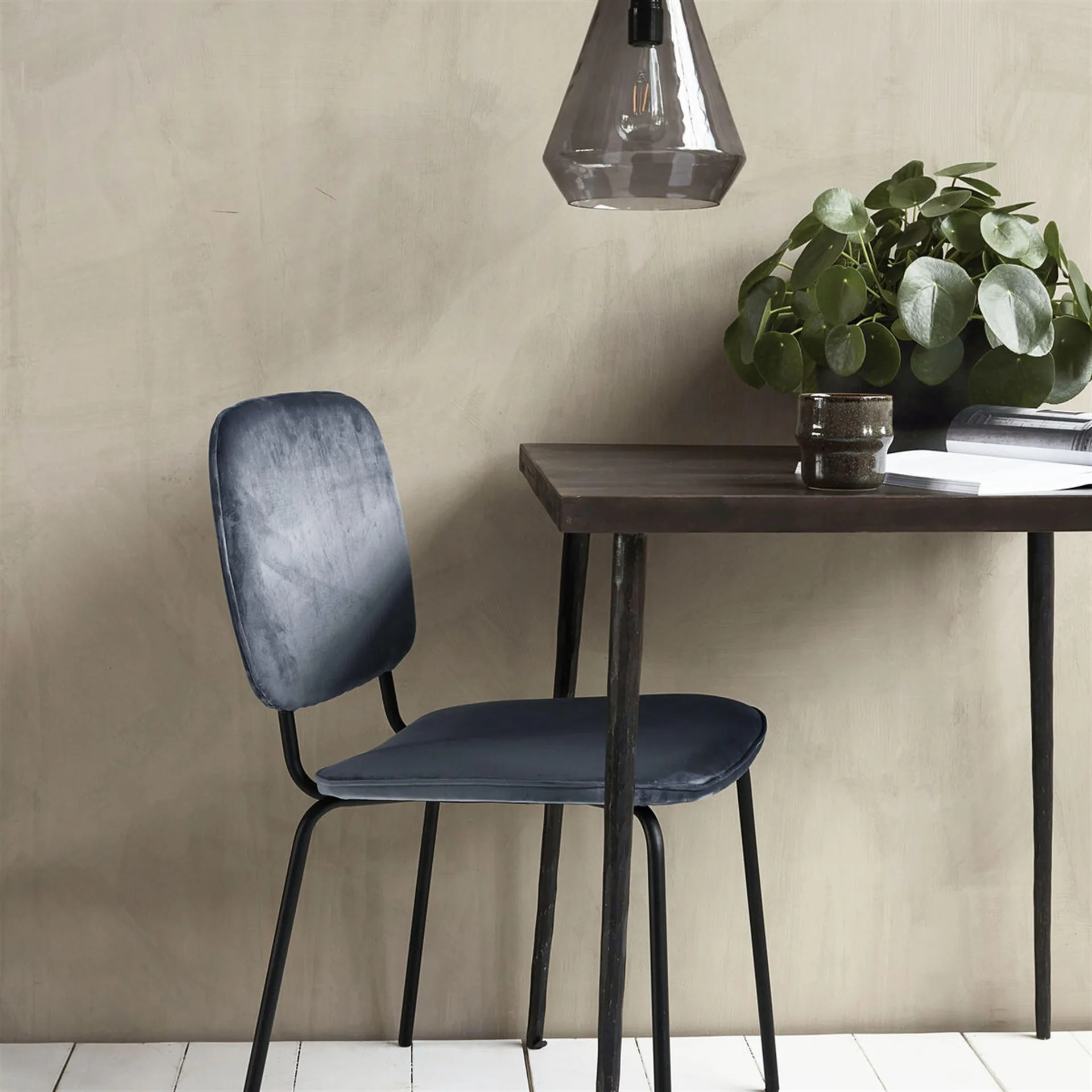 2 Sillas Comma gris House Doctor